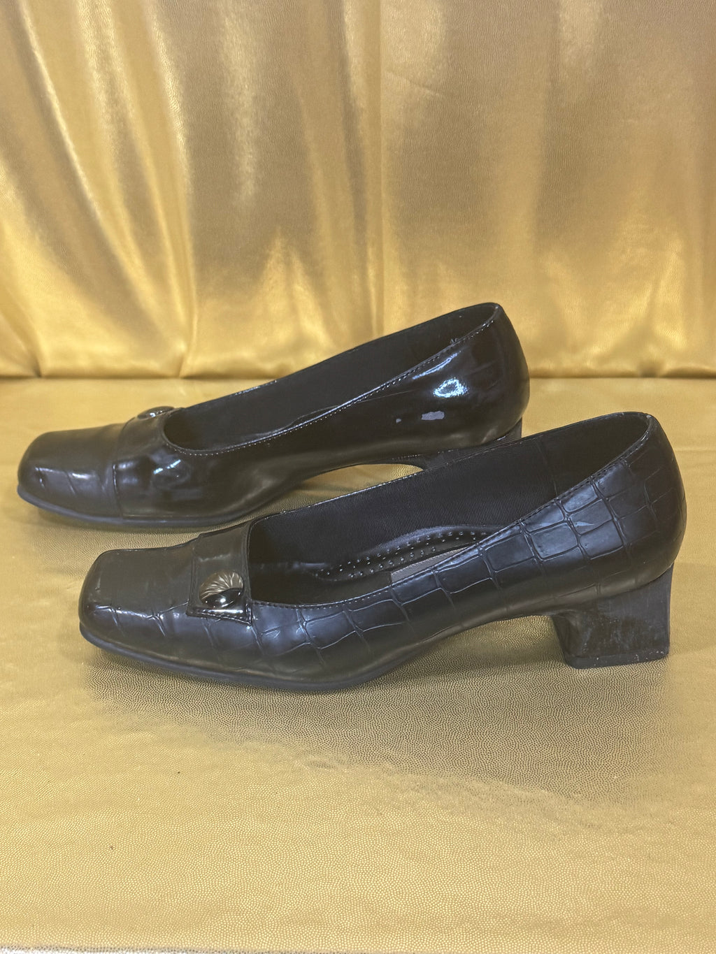 Vintage Easy Street Faux Croc Block Heel Pumps – Black, Size 5.5