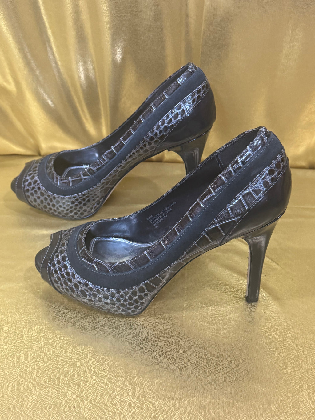 White House Black Market "Klum" Gray Croc Peep-Toe Platform Heels - Size 7M
