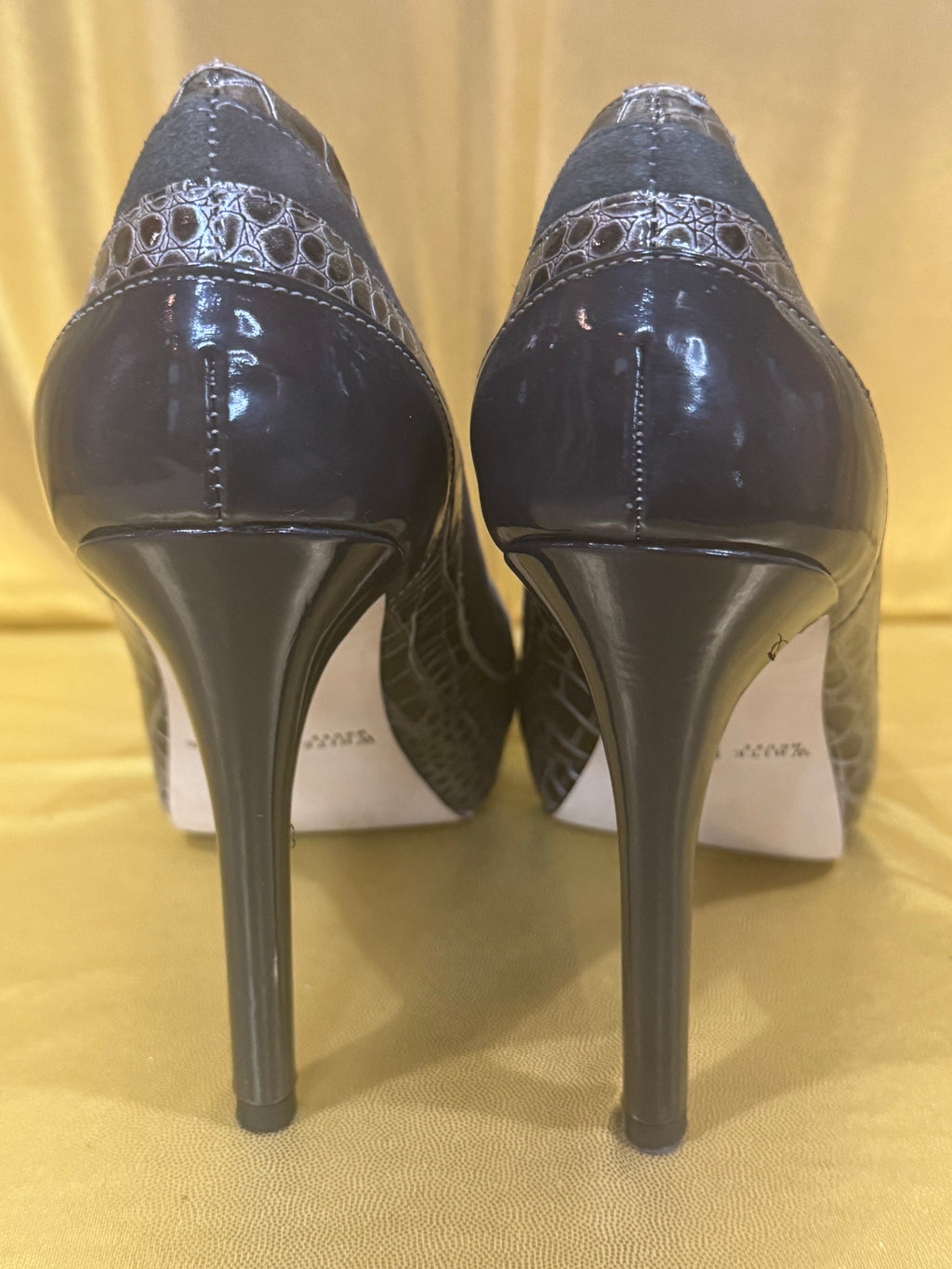 White House Black Market "Klum" Gray Croc Peep-Toe Platform Heels - Size 7M