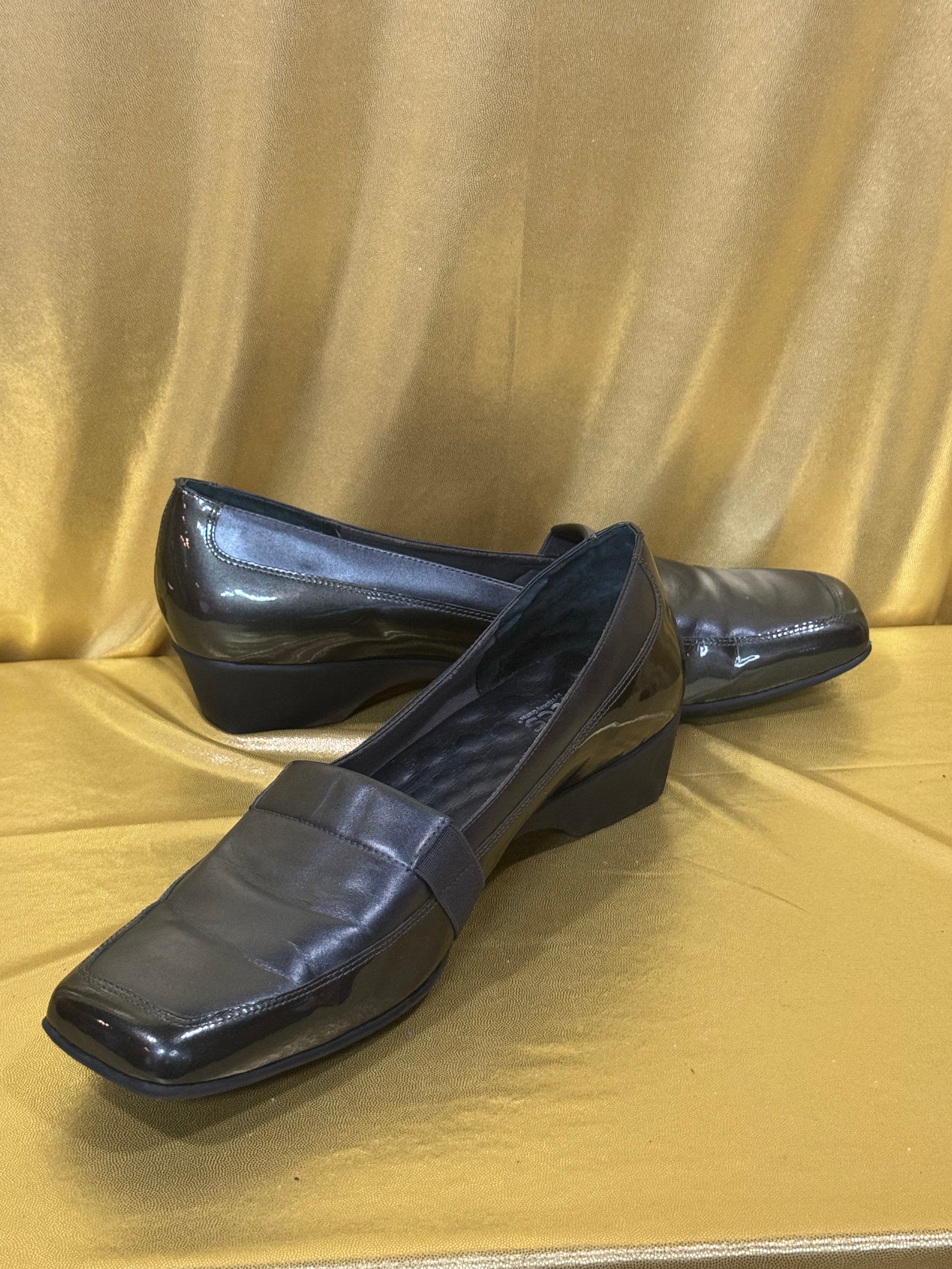 Elites by Walking Cradles Shiny Metallic Slip-On Loafer Pumps – Size 11W