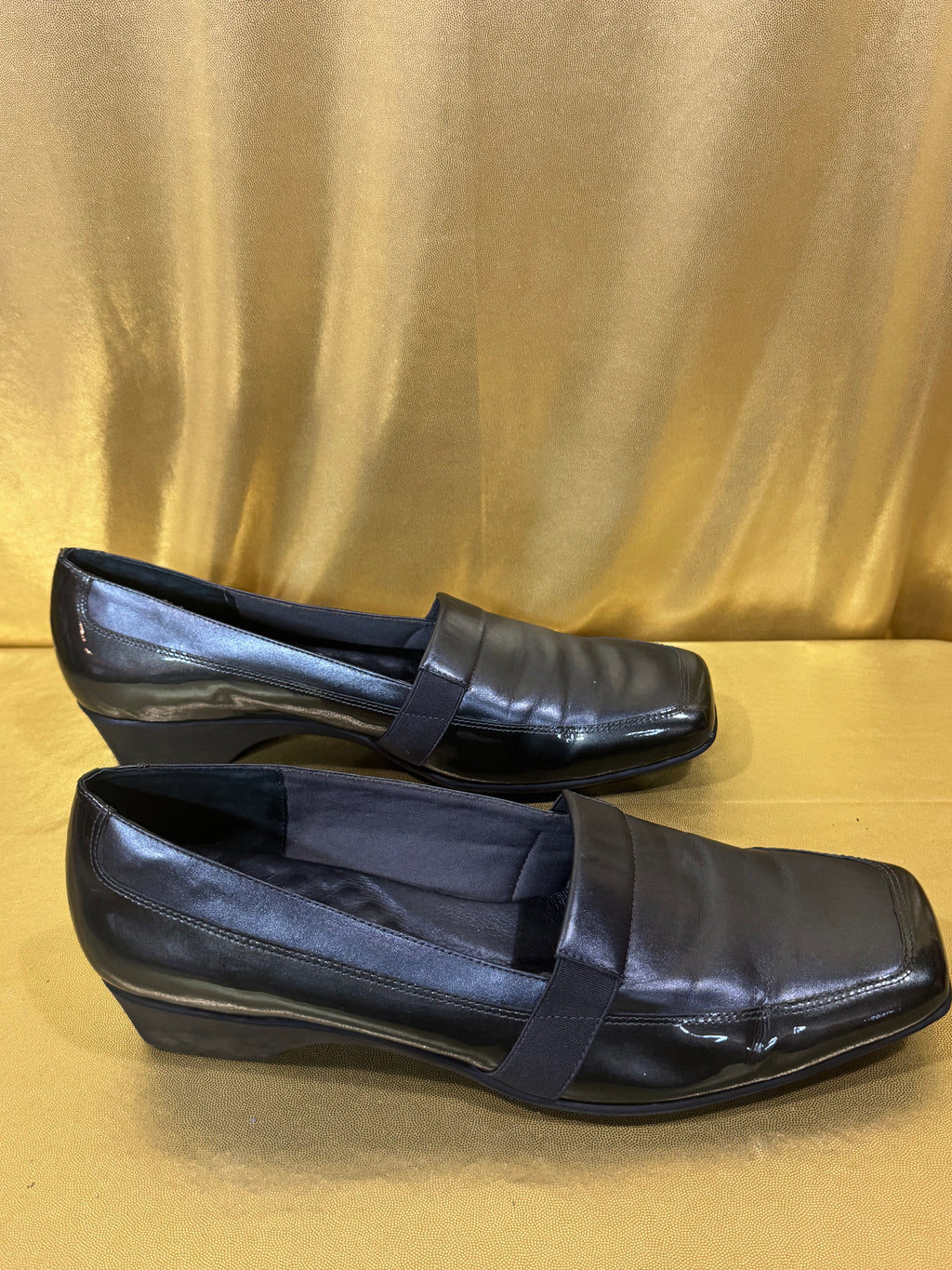 Elites by Walking Cradles Shiny Metallic Slip-On Loafer Pumps – Size 11W