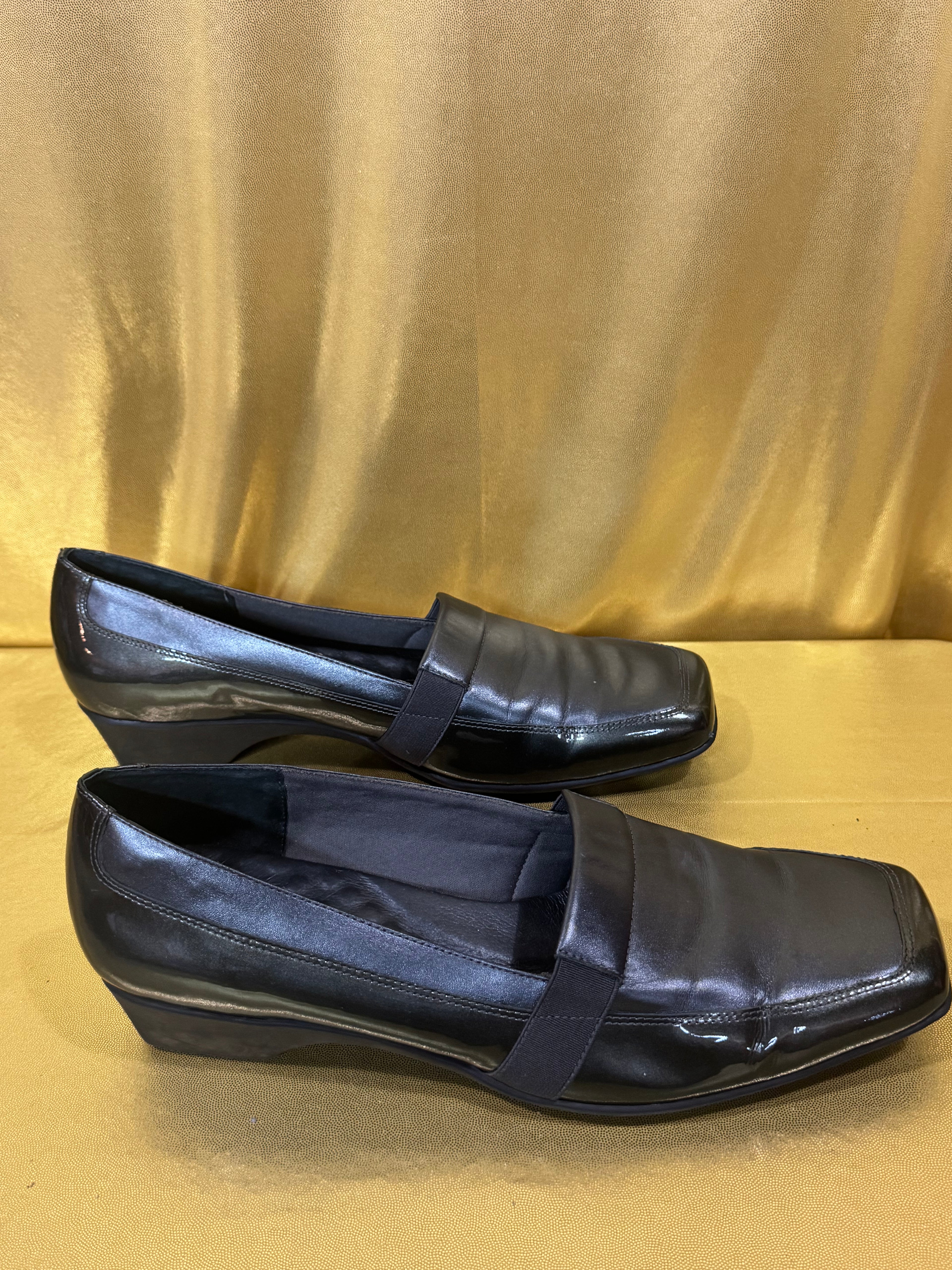 Elites by Walking Cradles Shiny Metallic Slip-On Loafer Pumps – Size 11W