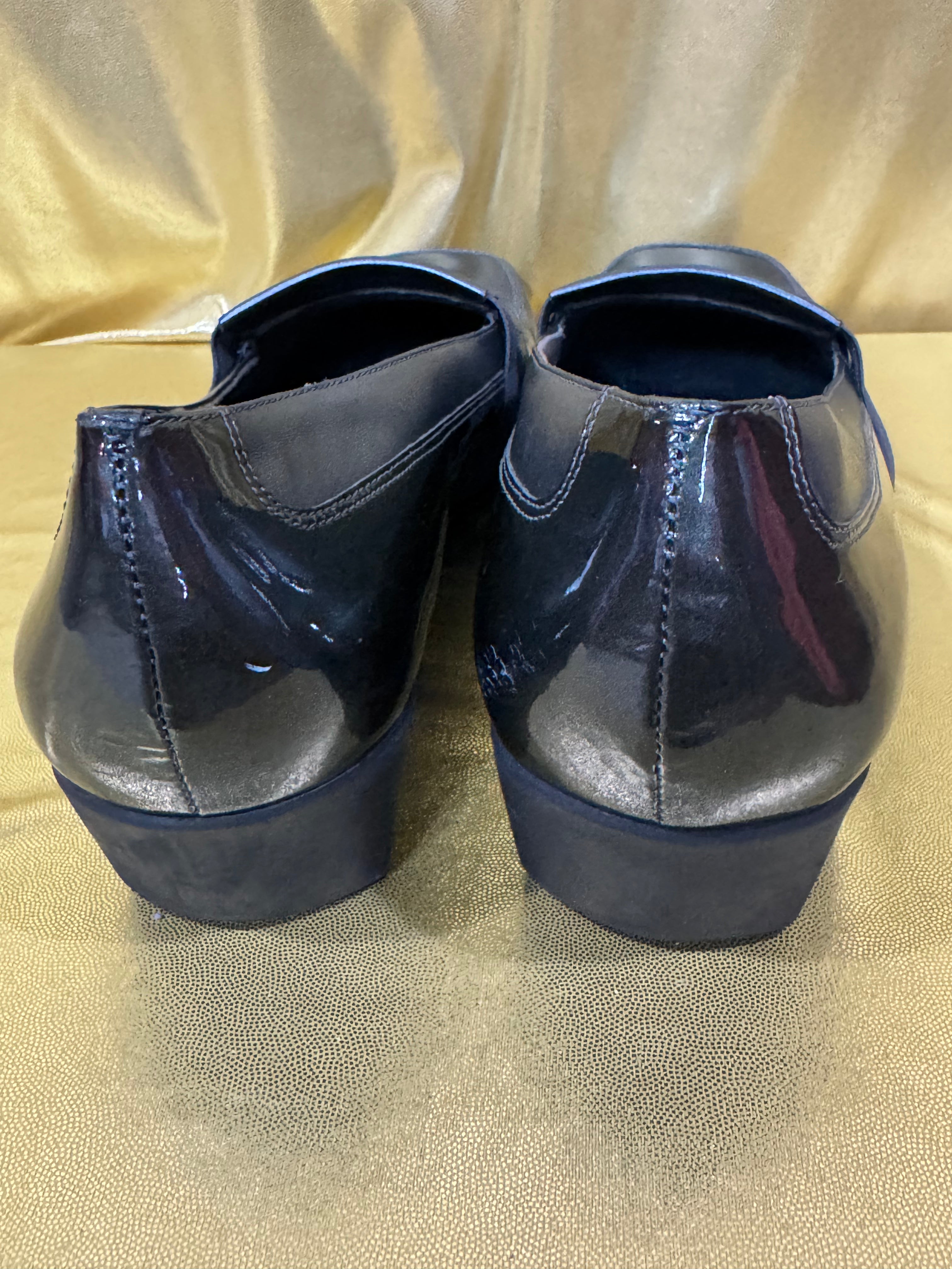 Elites by Walking Cradles Shiny Metallic Slip-On Loafer Pumps – Size 11W