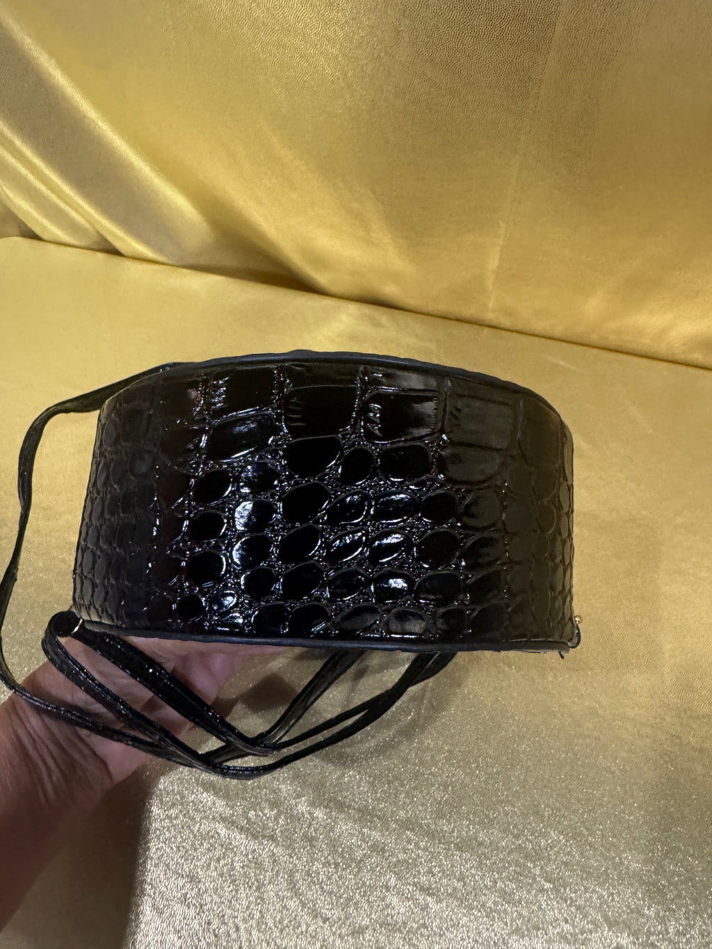 Vintage Vibe Black Croc-Embossed Round Crossbody Bag