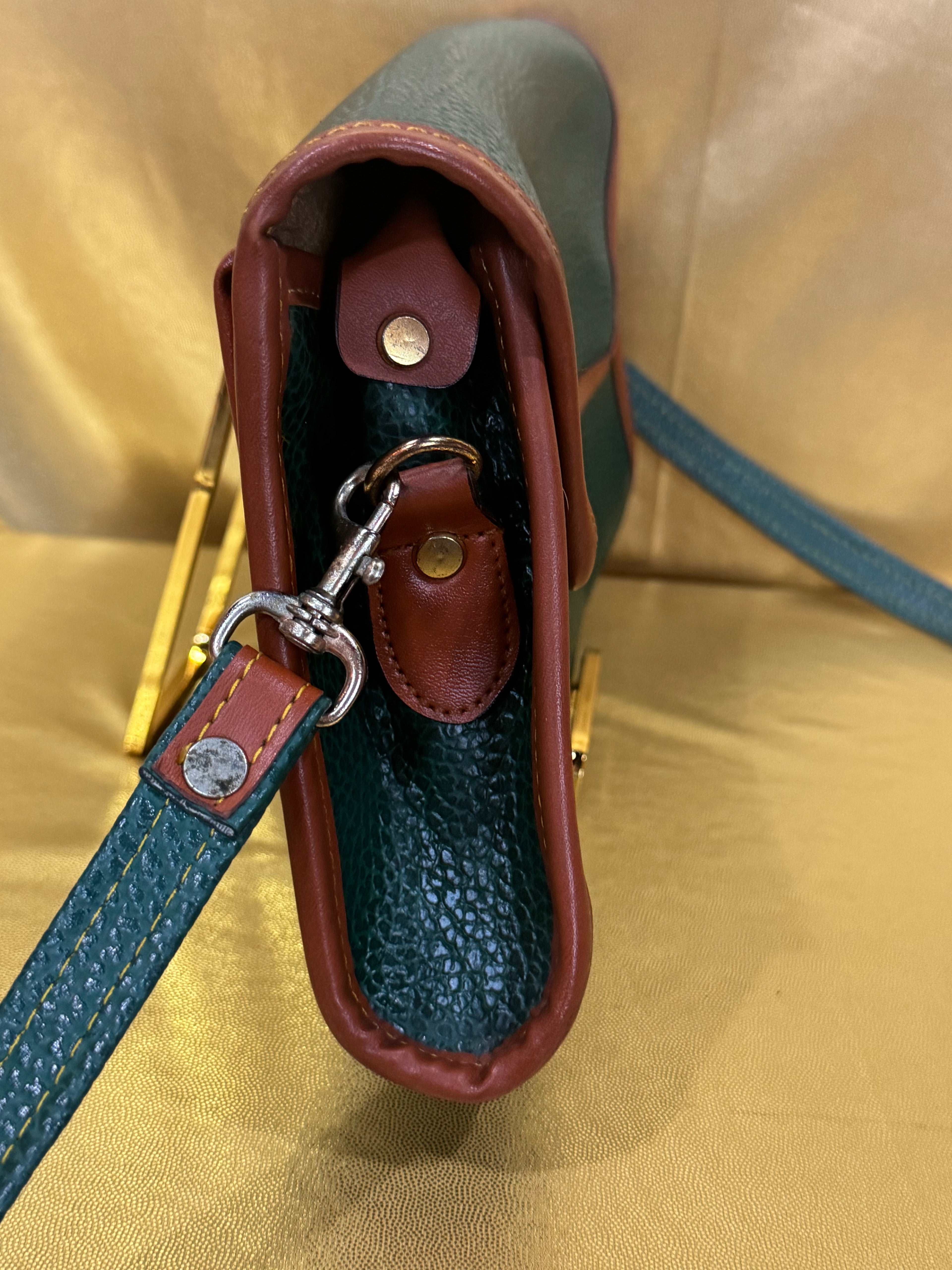 Vintage Dooney & Bourke All-Weather Leather Surrey Crossbody Bag – Forest Green