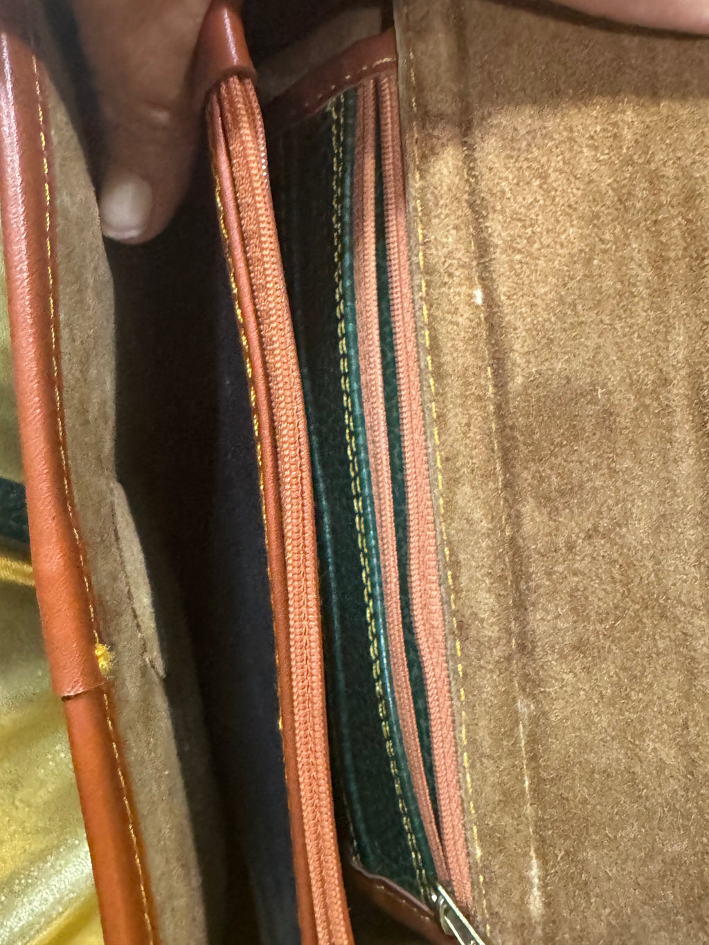 Vintage Dooney & Bourke All-Weather Leather Surrey Crossbody Bag – Forest Green