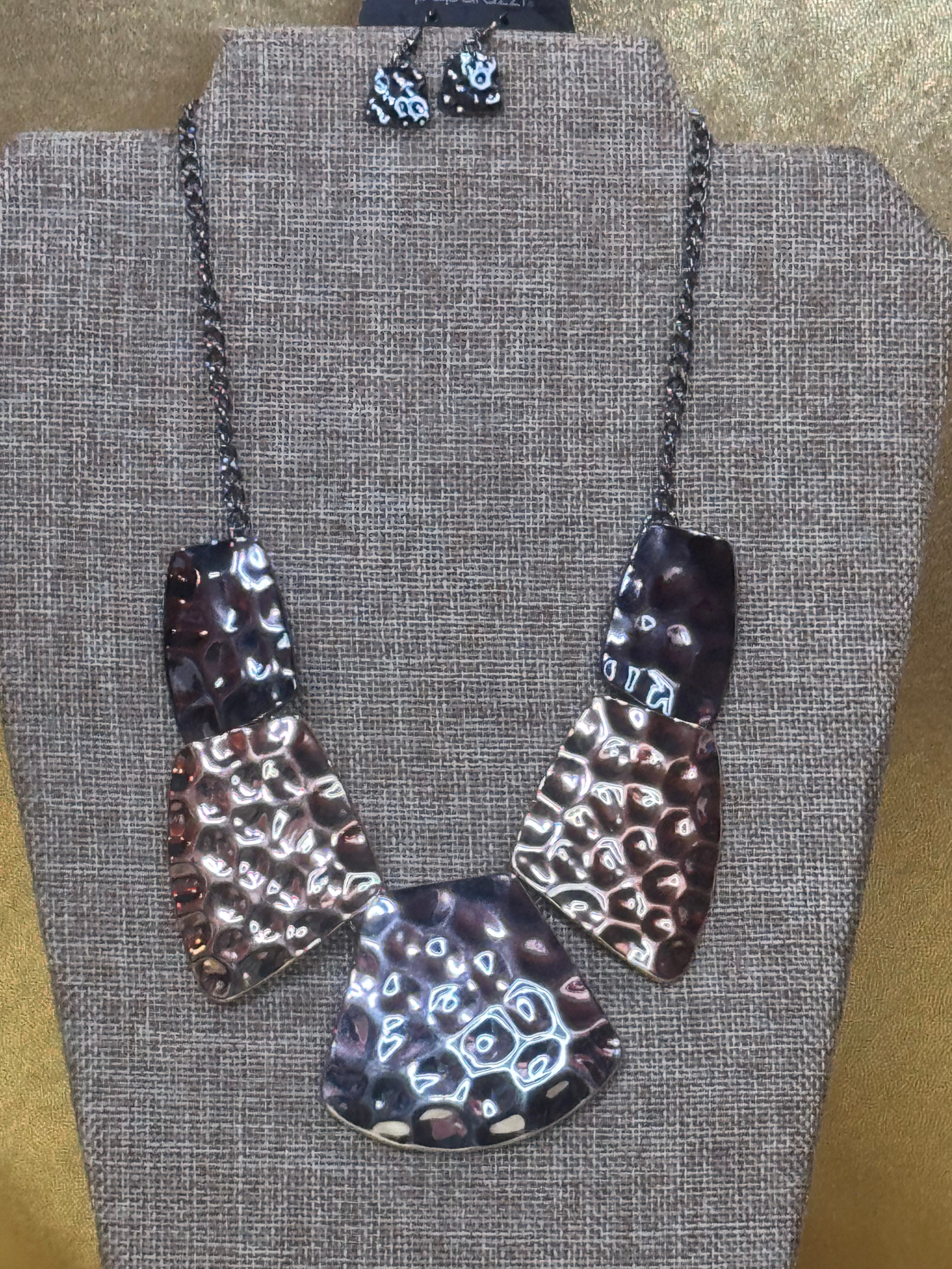 Paparazzi "Haute Plates" Hammered Metal Bib Necklace Set – Gunmetal & Silver ✨