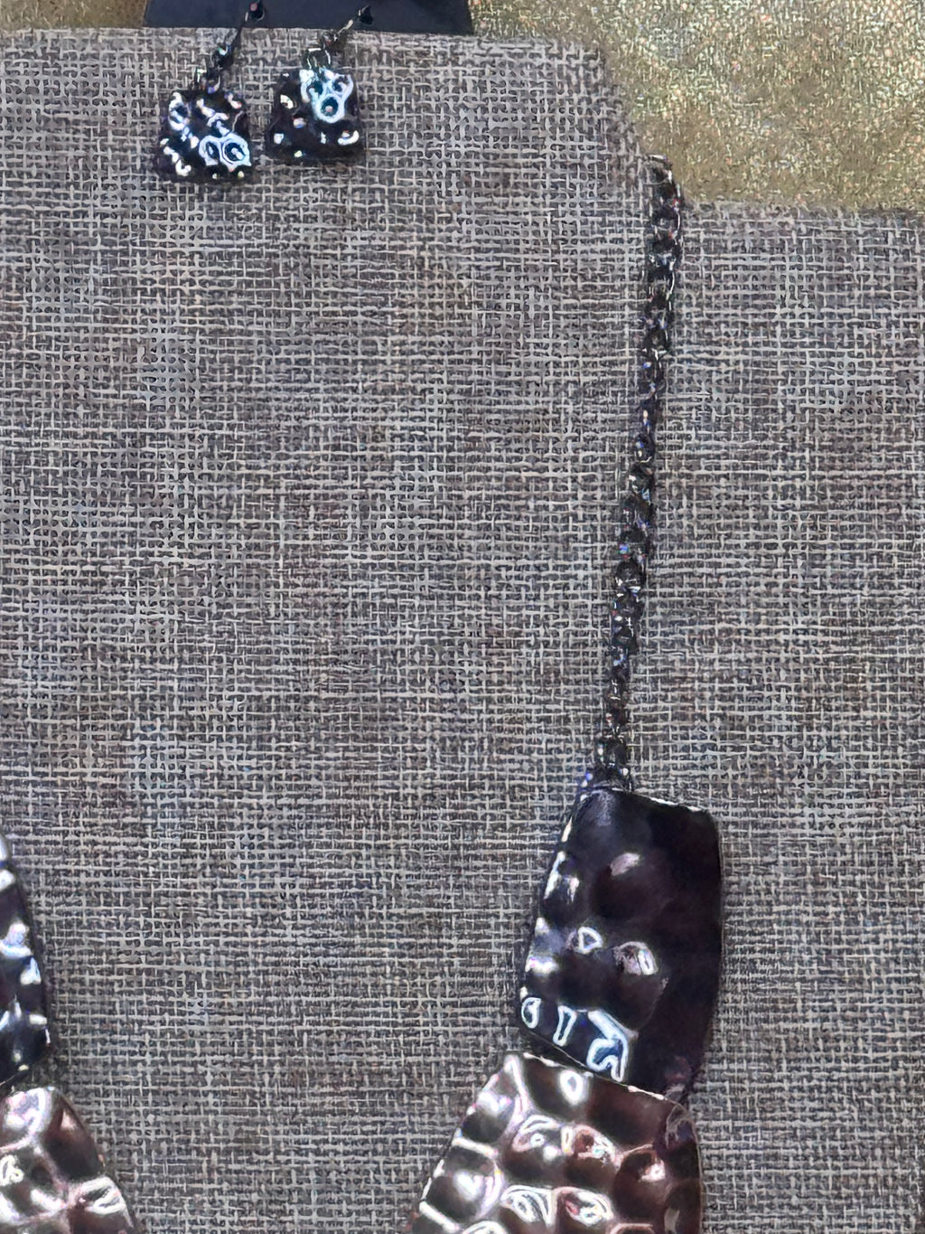 Paparazzi "Haute Plates" Hammered Metal Bib Necklace Set – Gunmetal & Silver ✨