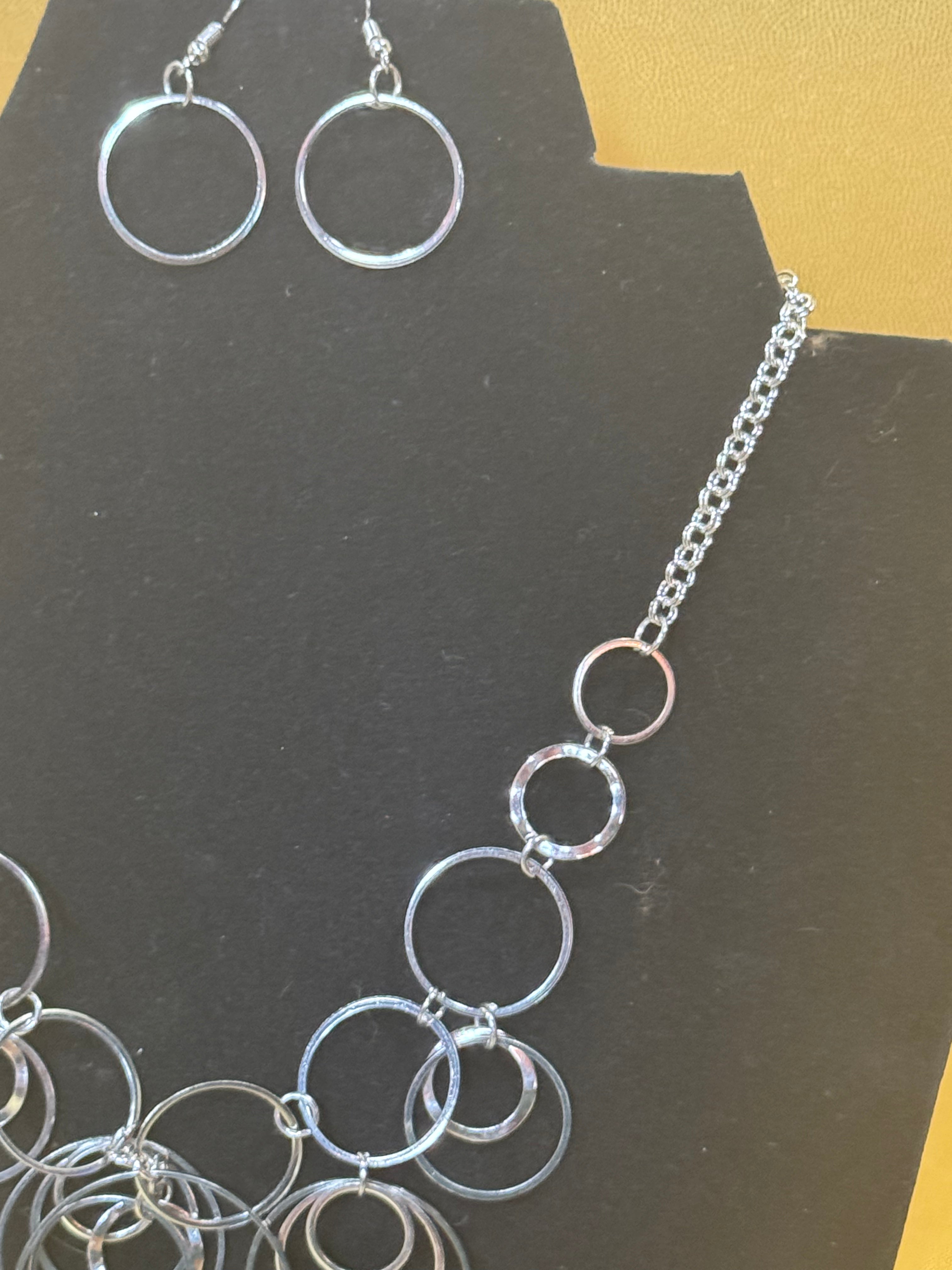 NWT Paparazzi "Break the Cycle" Gunmetal Interlocking Circle Statement Necklace Set