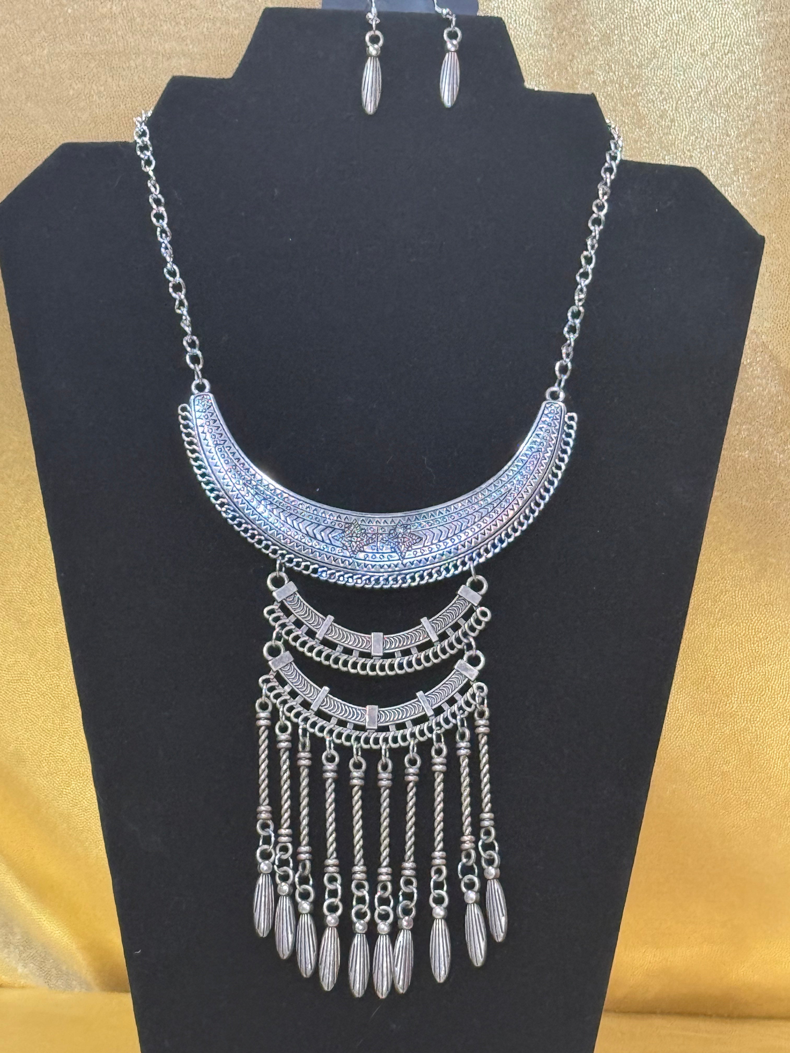 Paparazzi "Eastern Empress" silver necklace and earring set