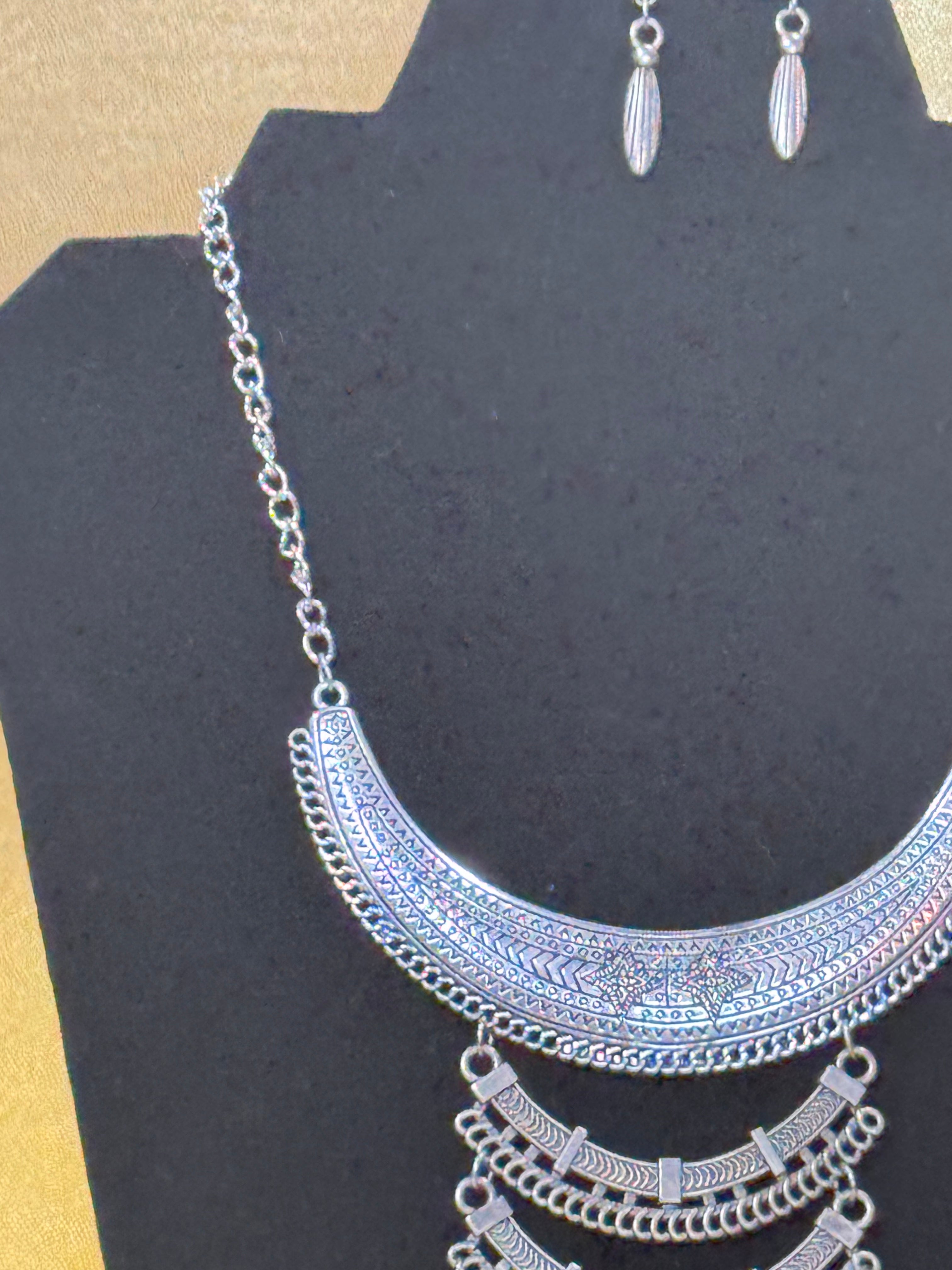 Paparazzi "Eastern Empress" silver necklace and earring set