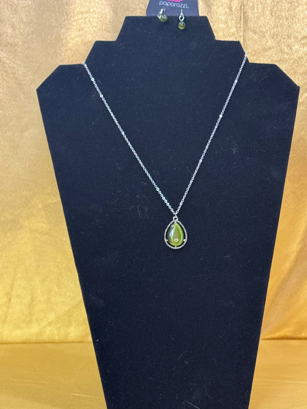 ✨ In Glow Spirits – Green Cat's Eye Teardrop Necklace & Earring Set