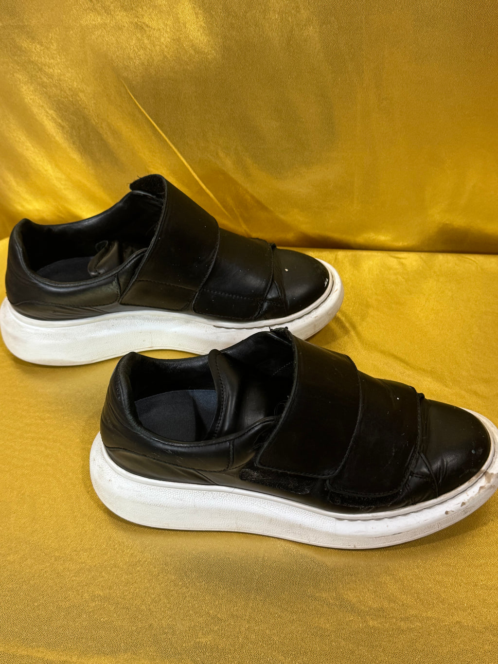 Authentic Alexander McQueen Black Leather Oversized Grip-Strap Platform Sneakers - Size 37