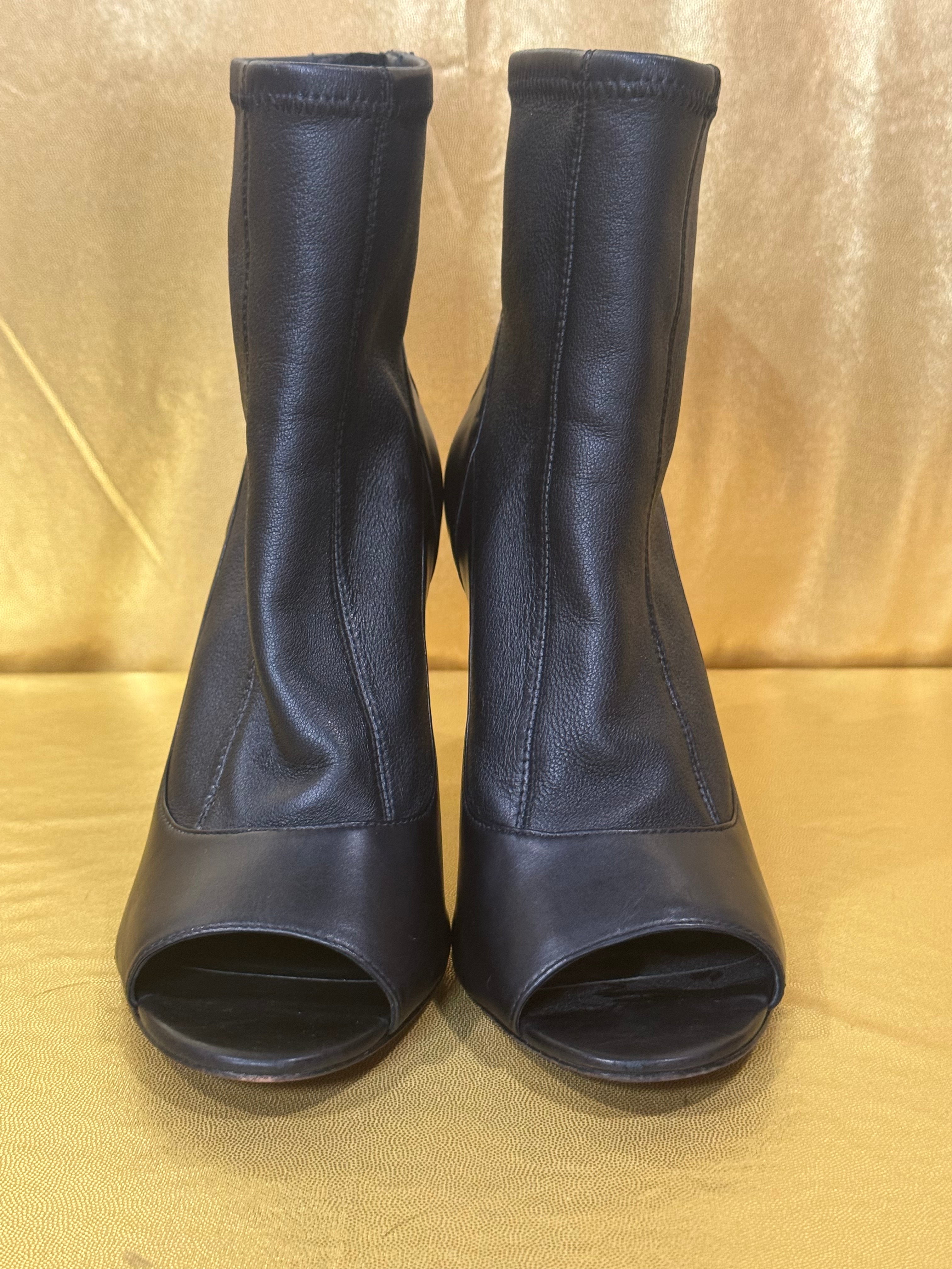 Authentic Elie Tahari Black Leather Stiletto Booties Size 8 / 38 Excellent Condition