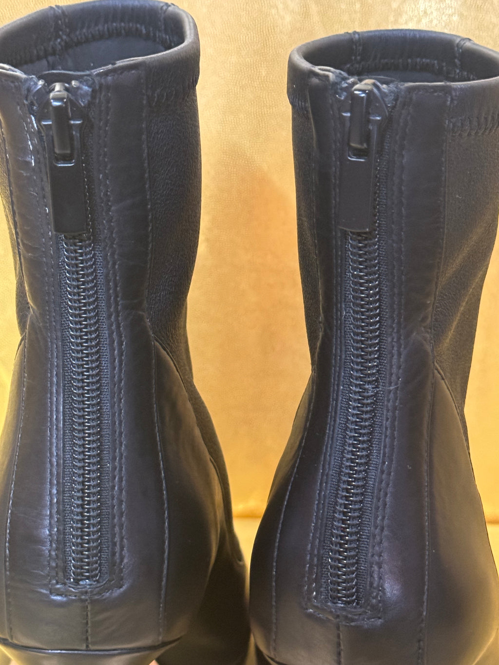 Authentic Elie Tahari Black Leather Stiletto Booties Size 8 / 38 Excellent Condition