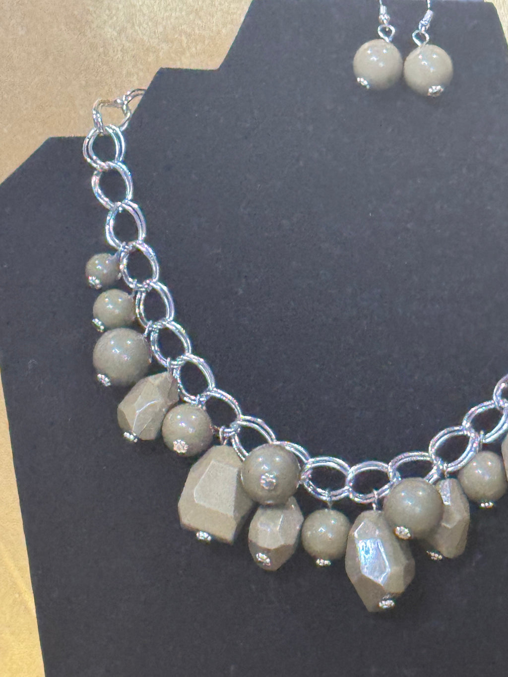 Paparazzi "Gorgeously Globetrotter" Green Bead & Silver Necklace Set