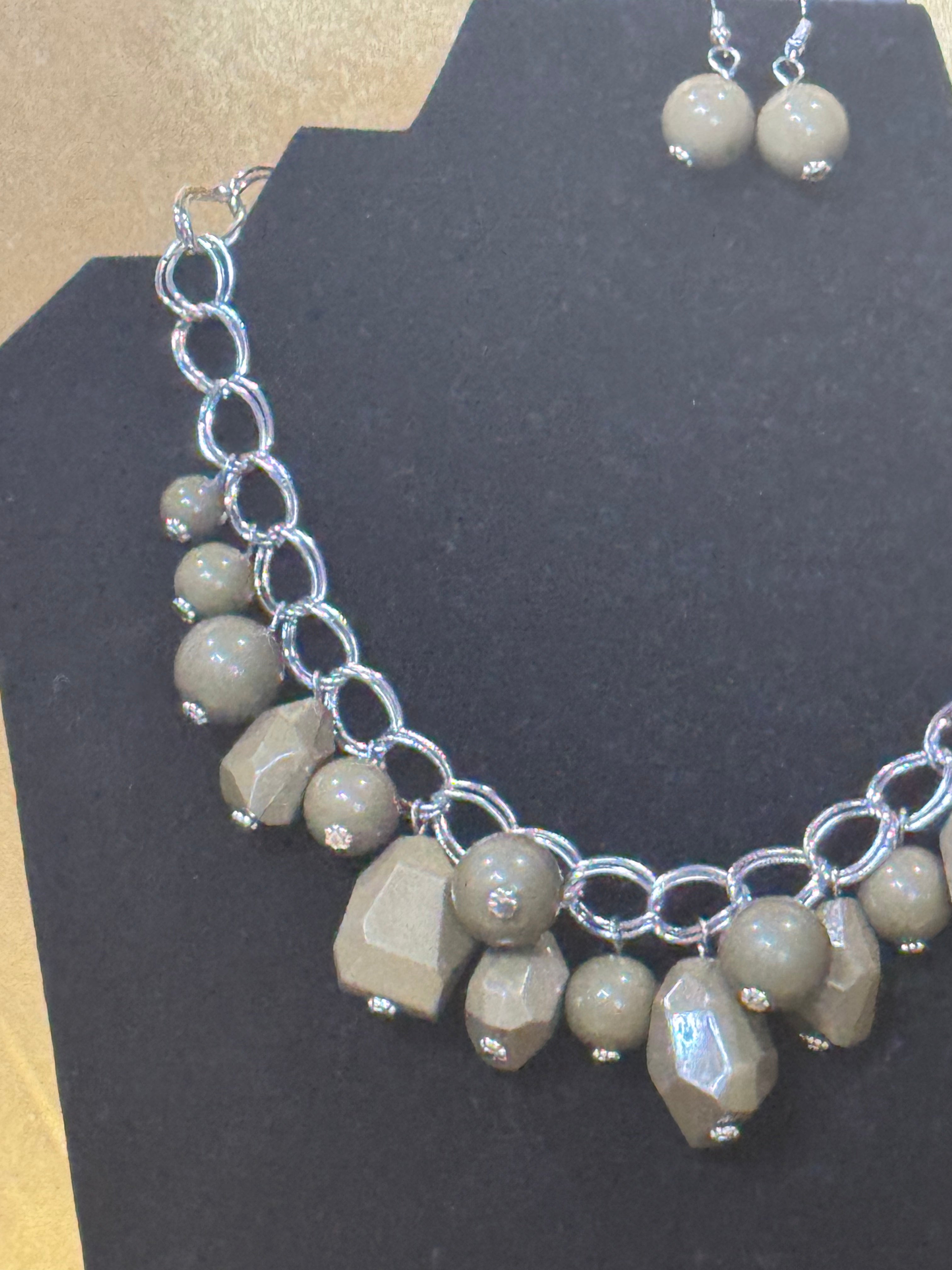 Paparazzi "Gorgeously Globetrotter" Green Bead & Silver Necklace Set