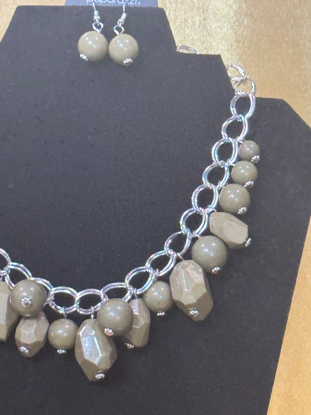 Paparazzi "Gorgeously Globetrotter" Green Bead & Silver Necklace Set