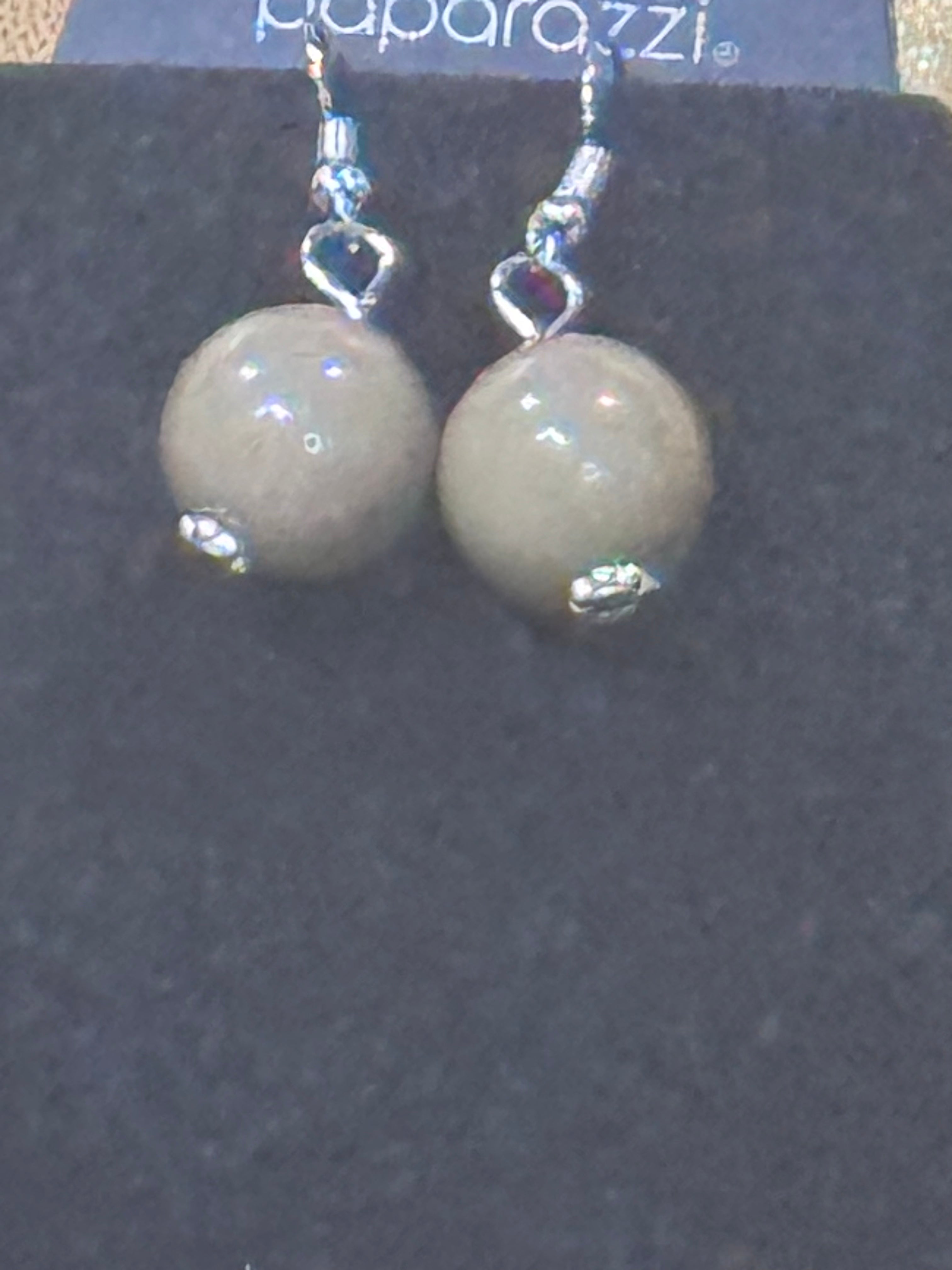 Paparazzi "Gorgeously Globetrotter" Green Bead & Silver Necklace Set