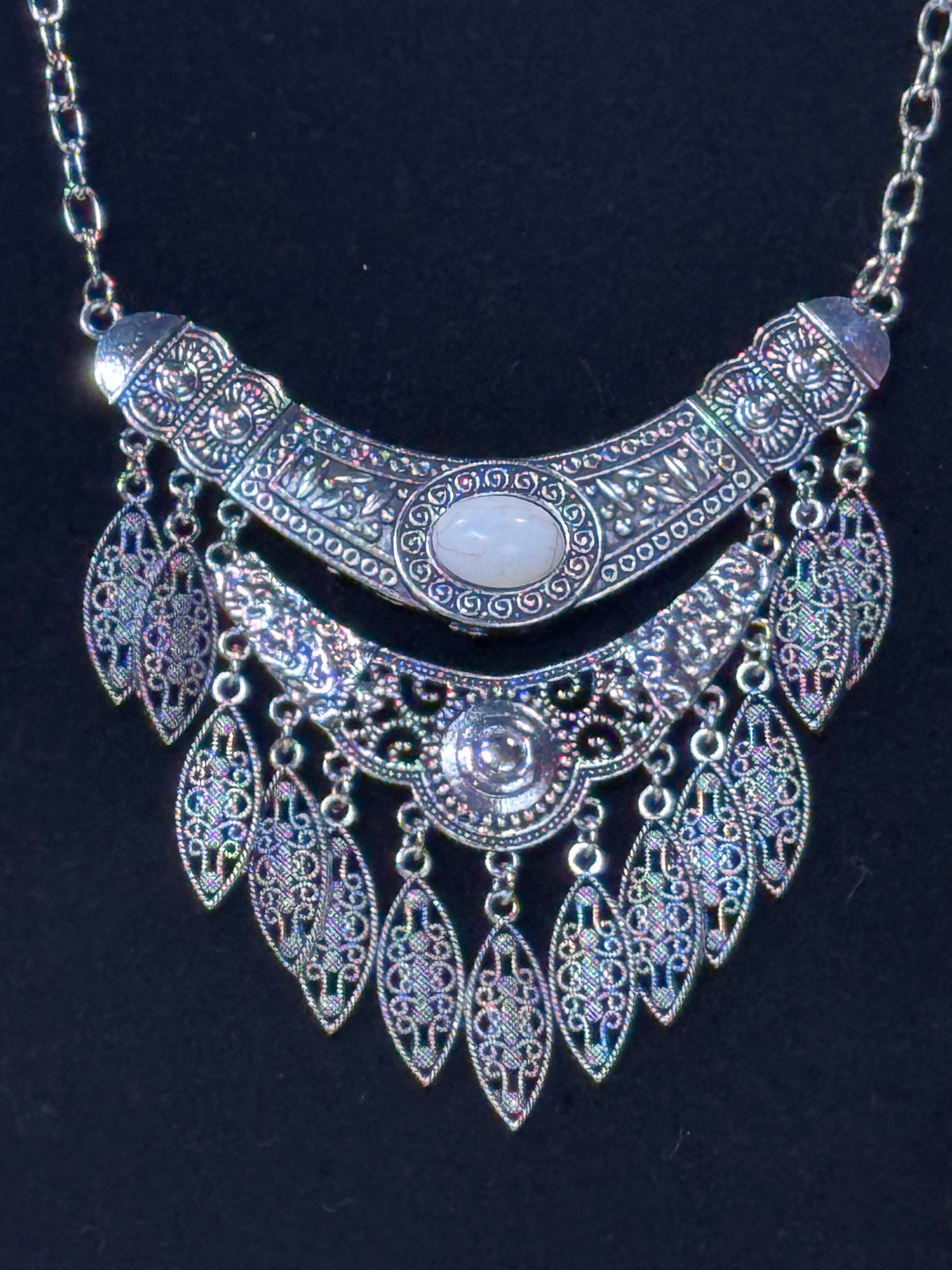 Paparazzi "Island Queen" statement necklace and matching earring set