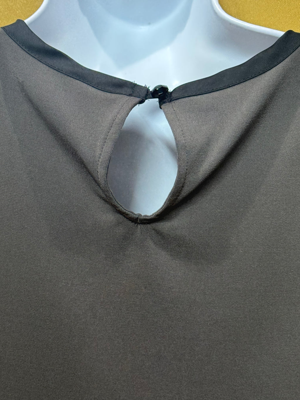 Banana Republic Gray Sleeveless Blouse with Black Trim & Pleated Neckline - Size XS