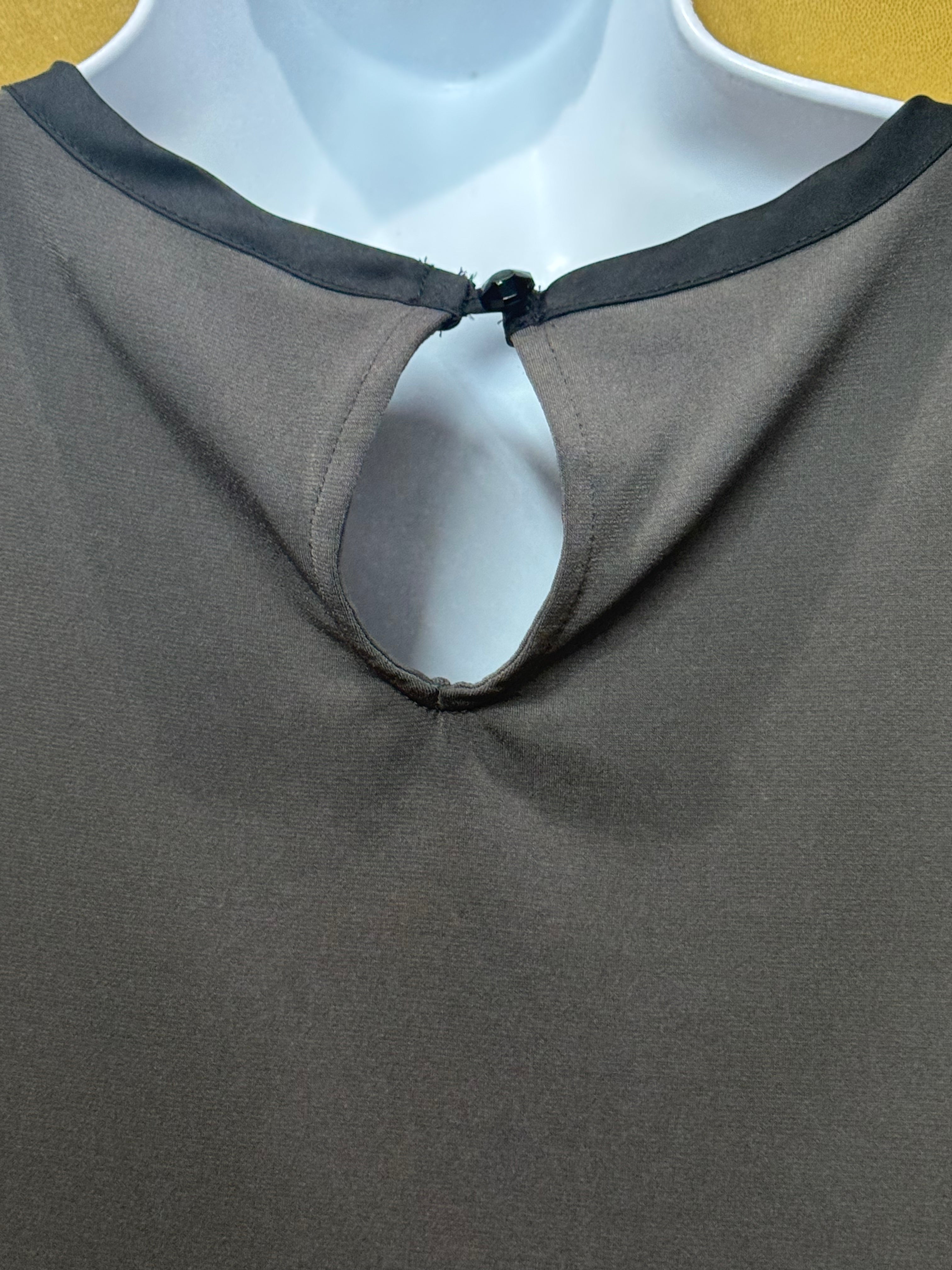 Banana Republic Gray Sleeveless Blouse with Black Trim & Pleated Neckline - Size XS