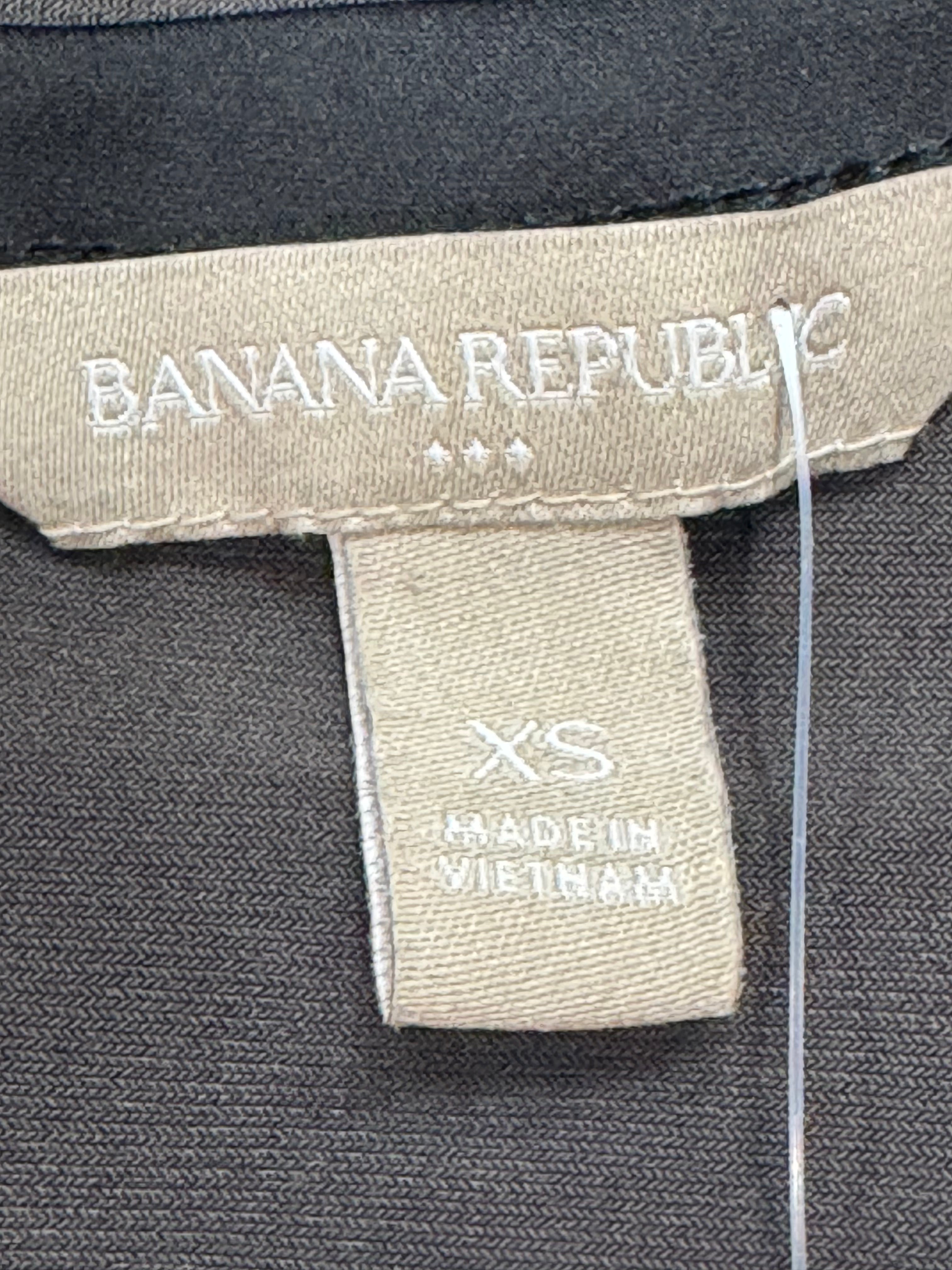 Banana Republic Gray Sleeveless Blouse with Black Trim & Pleated Neckline - Size XS