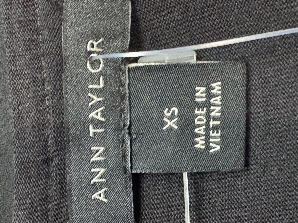 Ann Taylor Layered Black Chiffon & Knit Tank Top Blouse, Size XS – NWOT
