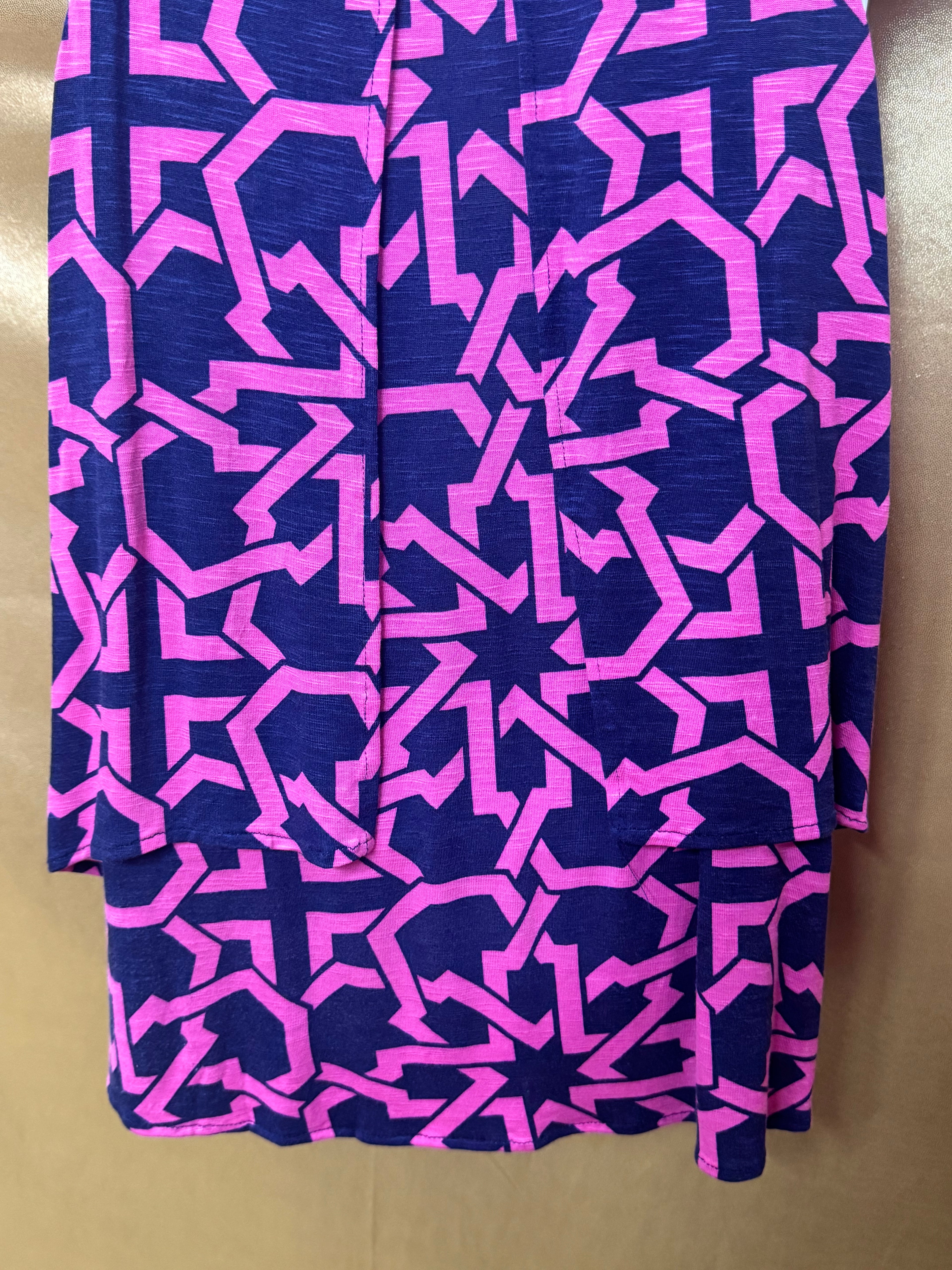 Tori Richard Pink & Navy Geometric Sleeveless V-Neck Top - Size XS
