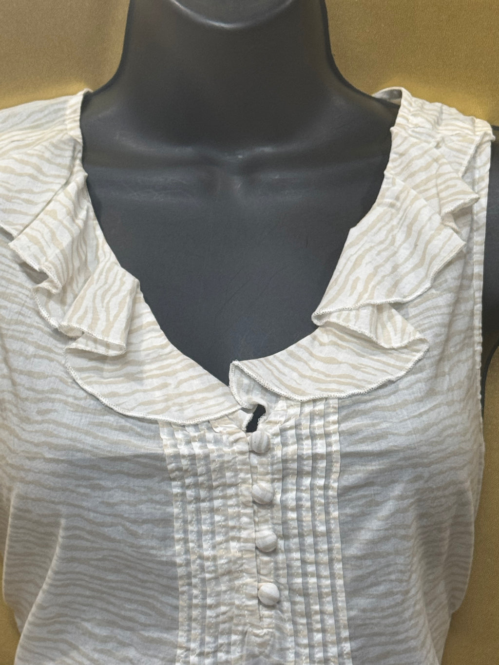 Loft by Ann Taylor Ivory Ruffle Neck Pintuck Sleeveless Blouse - Size XS