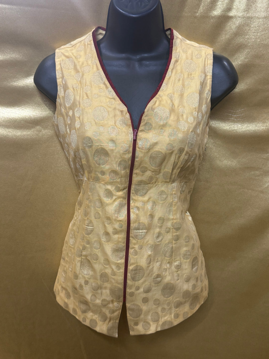 Stunning STELATINA Gold Jacquard Sleeveless Vest Size XS