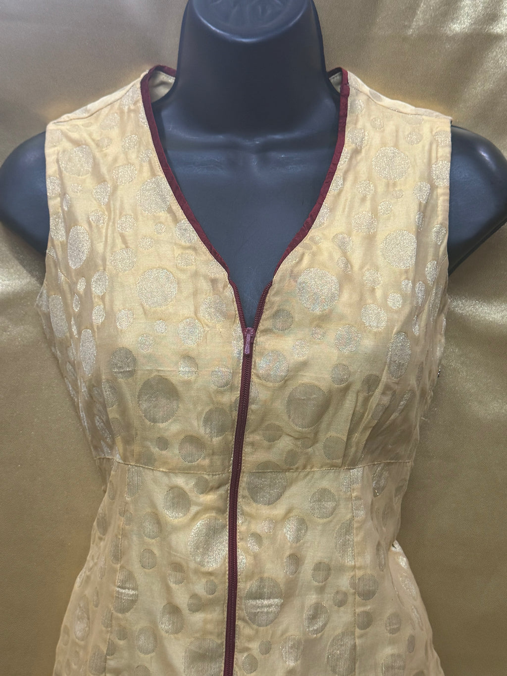 Stunning STELATINA Gold Jacquard Sleeveless Vest Size XS