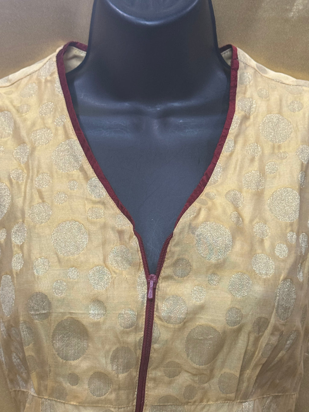 Stunning STELATINA Gold Jacquard Sleeveless Vest Size XS