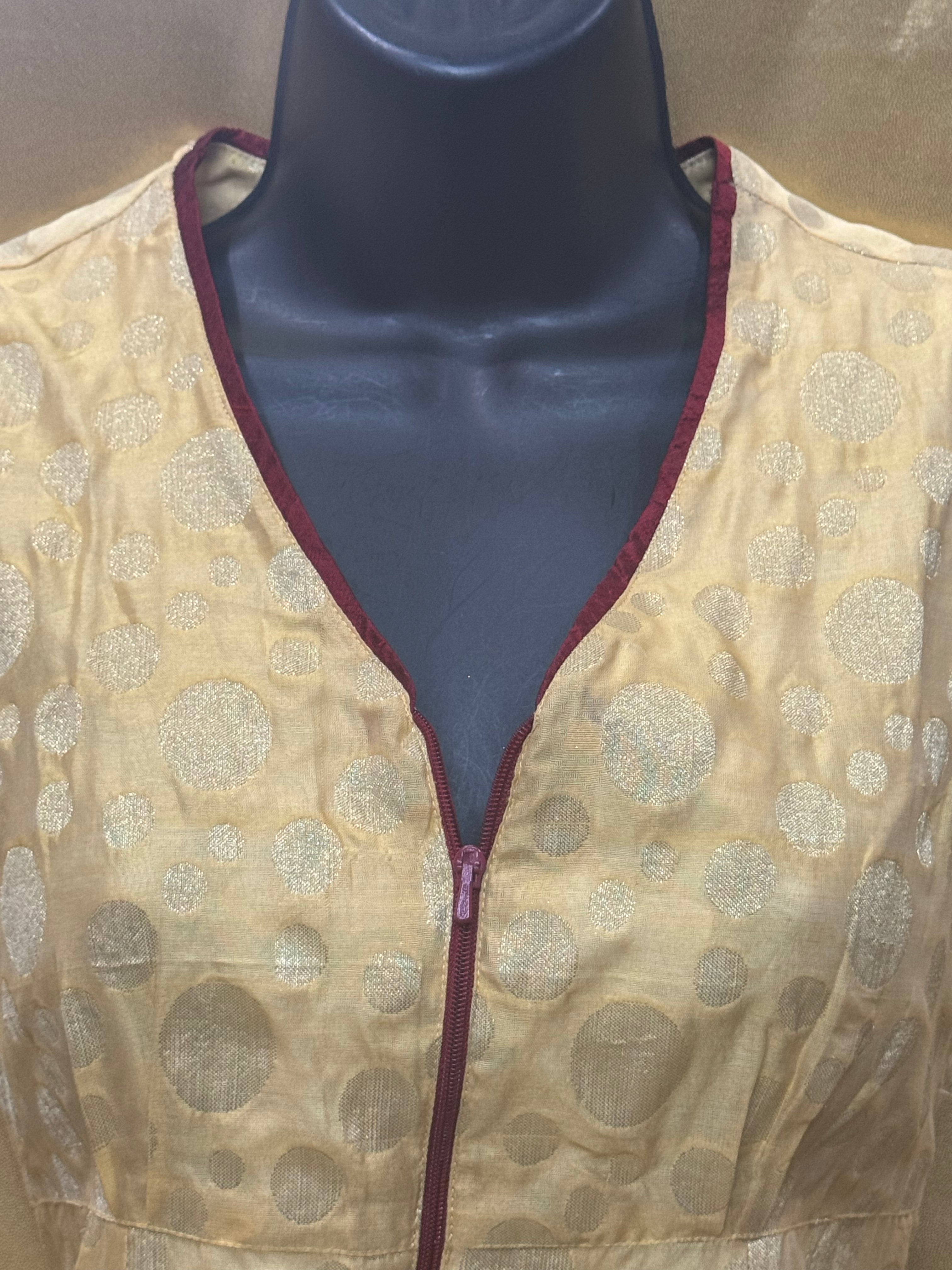 Stunning STELATINA Gold Jacquard Sleeveless Vest Size XS