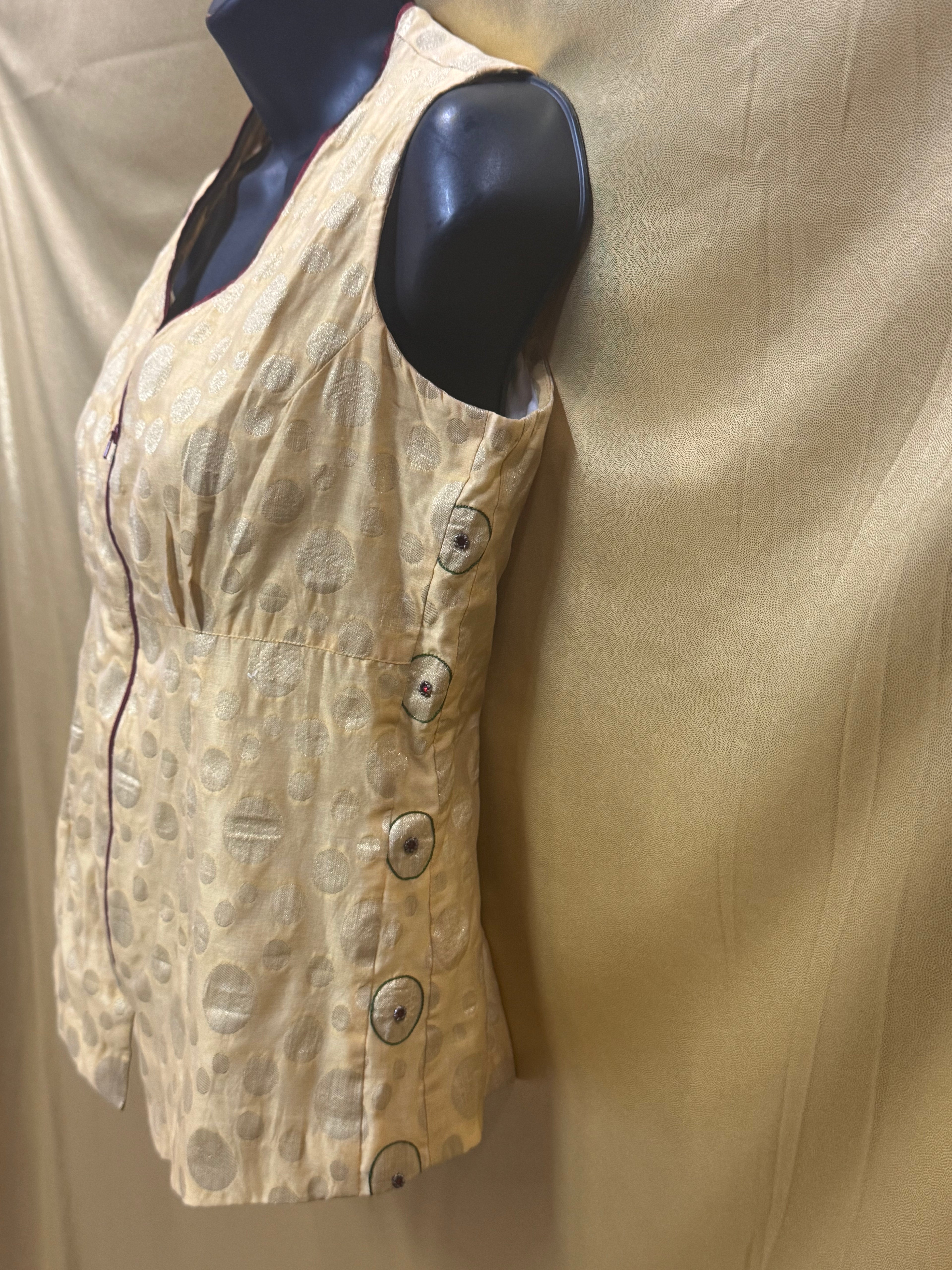 Stunning STELATINA Gold Jacquard Sleeveless Vest Size XS