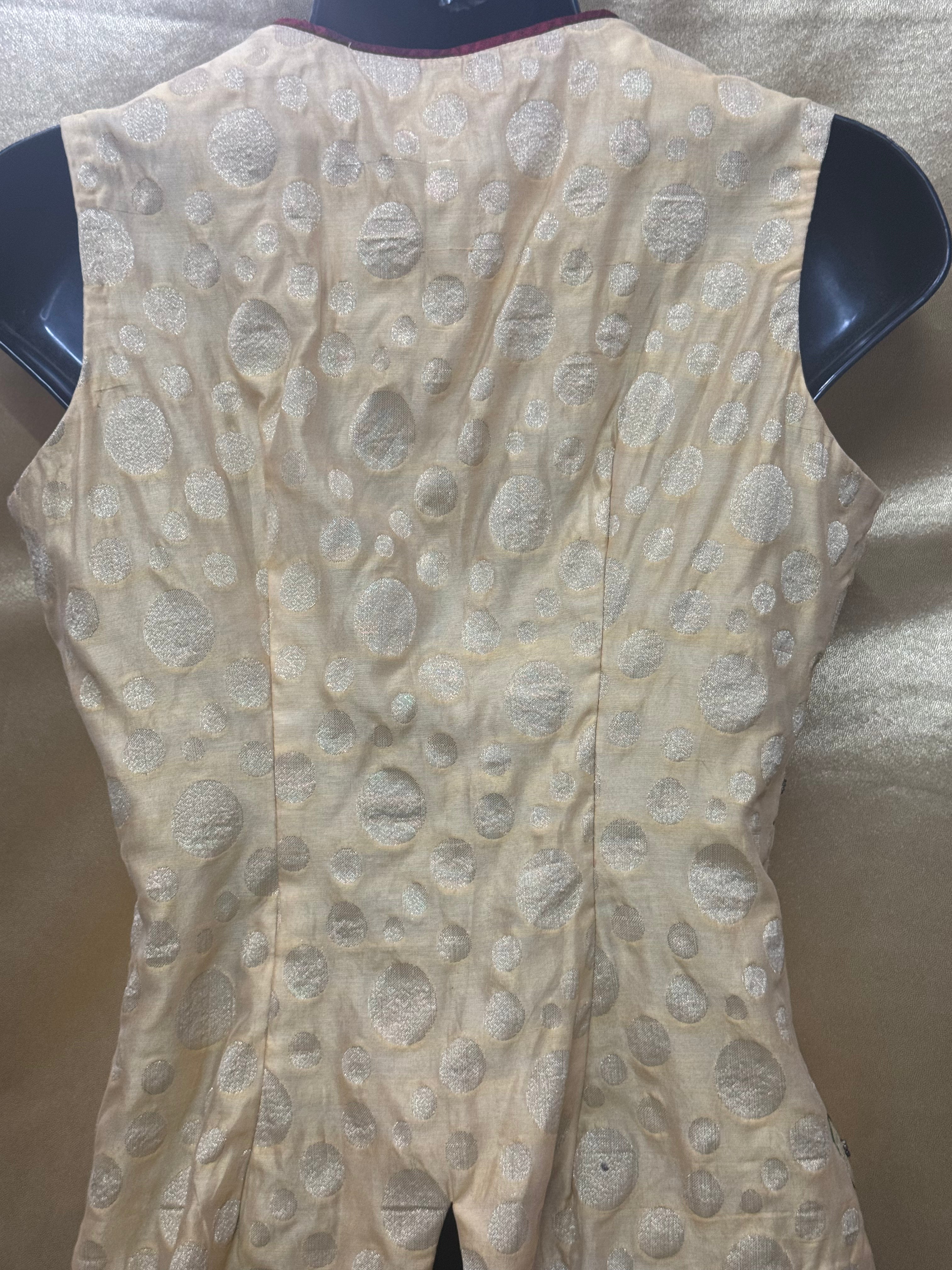 Stunning STELATINA Gold Jacquard Sleeveless Vest Size XS