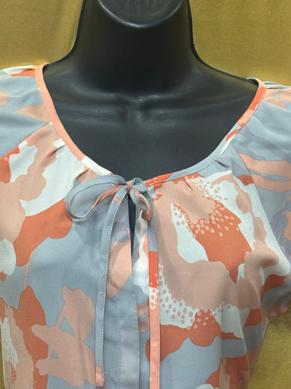 Banana Republic Floral Tie-Neck Short Sleeve Blouse - Size XS