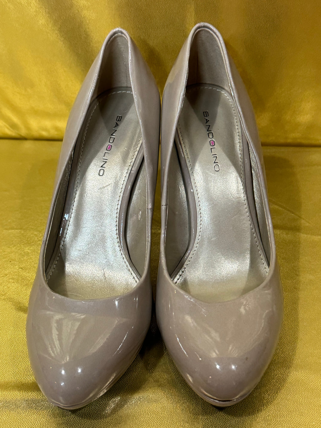 ✨ Bandolino Annie Beige Patent Leather Rounded Toe Pumps - Size 7M ✨