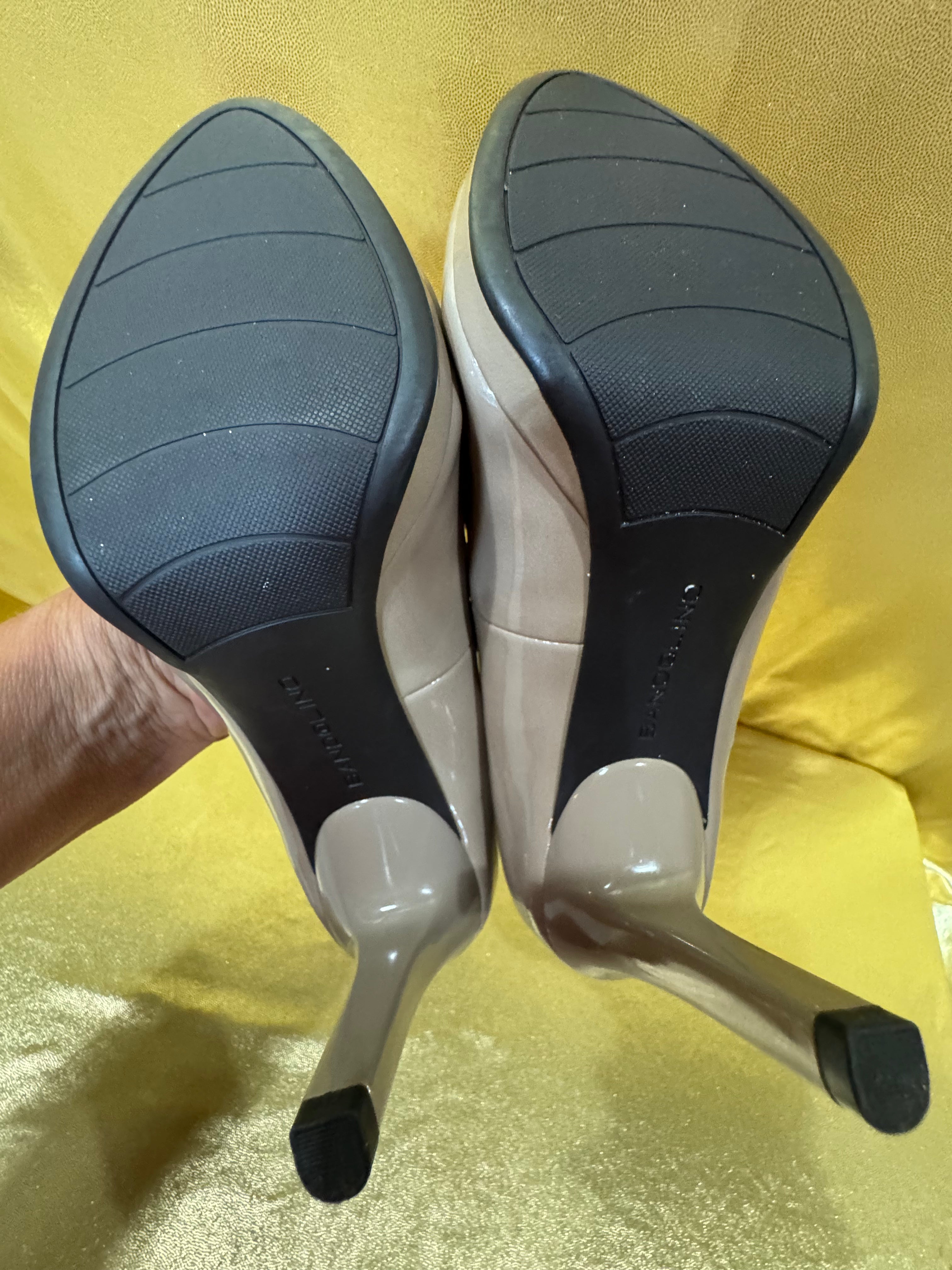 ✨ Bandolino Annie Beige Patent Leather Rounded Toe Pumps - Size 7M ✨