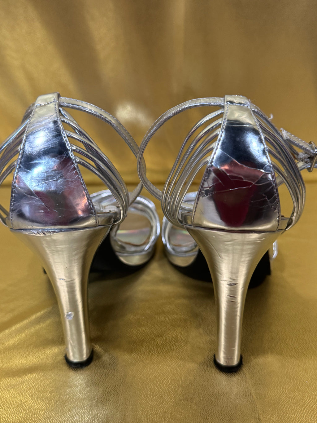 Vintage Y2K Seventeen Metallic Silver Strappy Heels with Holographic Iridescent Insoles – Size 8.5