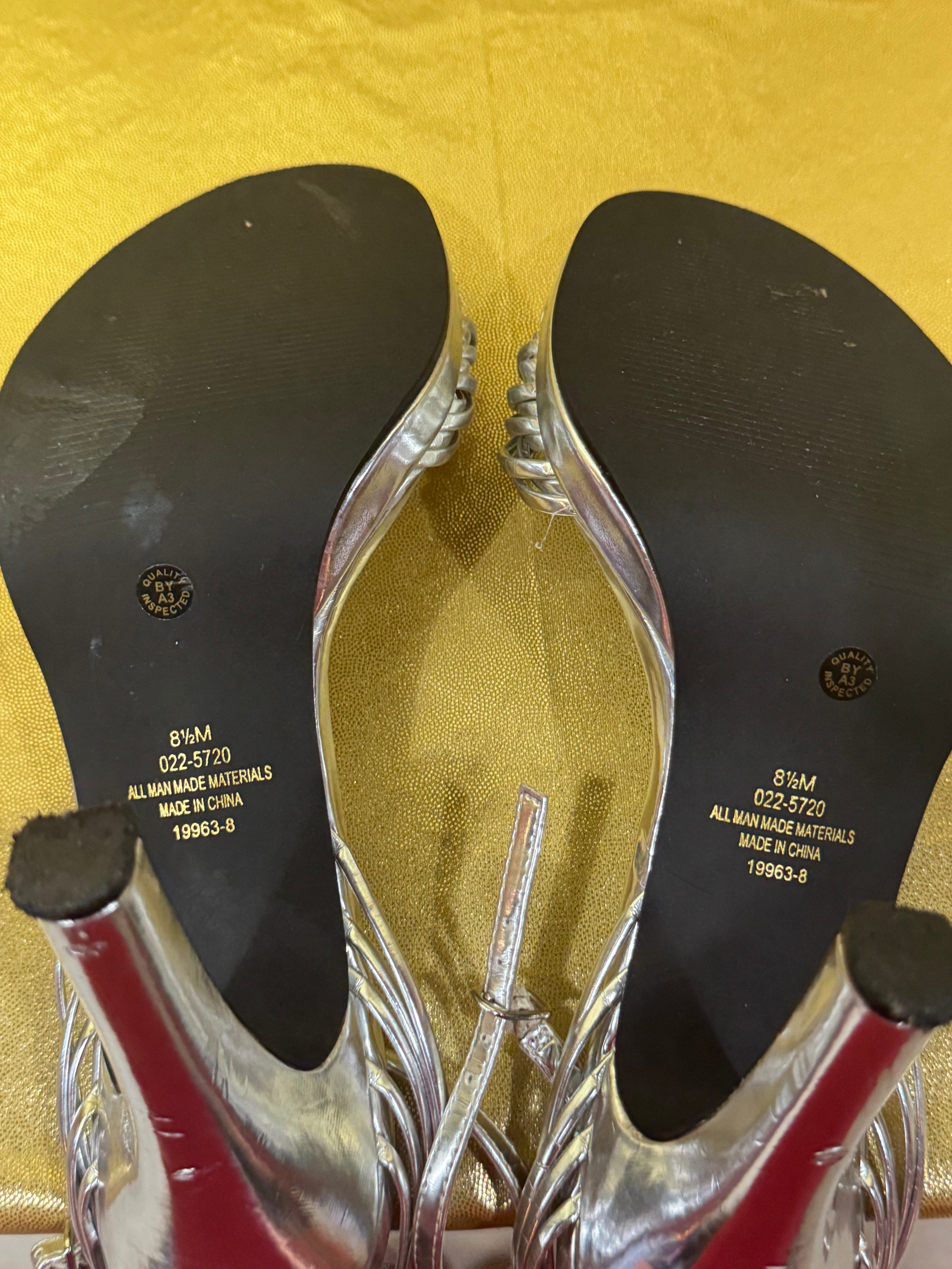 Vintage Y2K Seventeen Metallic Silver Strappy Heels with Holographic Iridescent Insoles – Size 8.5
