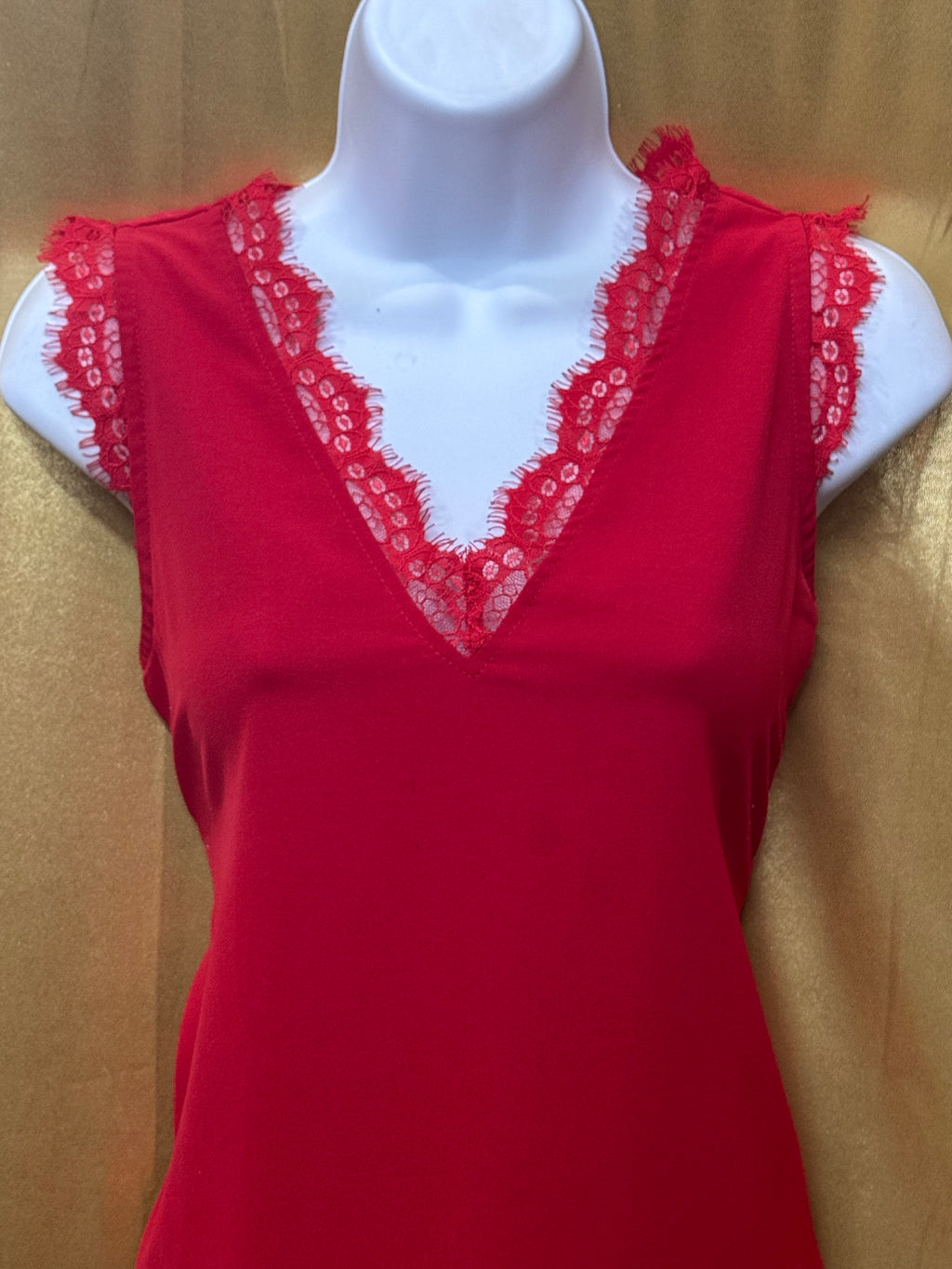 Chic True Red Lace V-Neck Sleeveless Top – Size Small