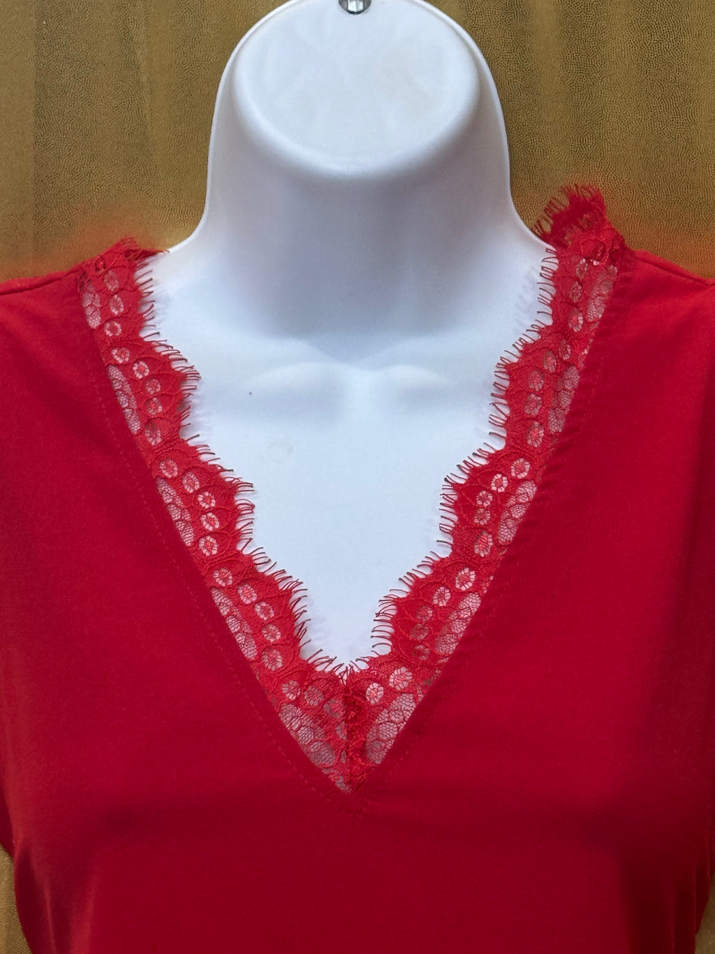 Chic True Red Lace V-Neck Sleeveless Top – Size Small