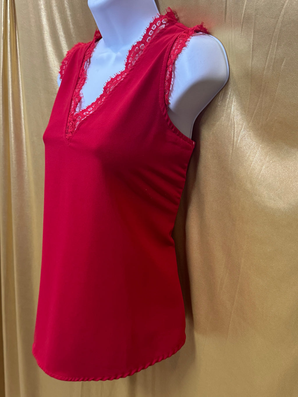 Chic True Red Lace V-Neck Sleeveless Top – Size Small