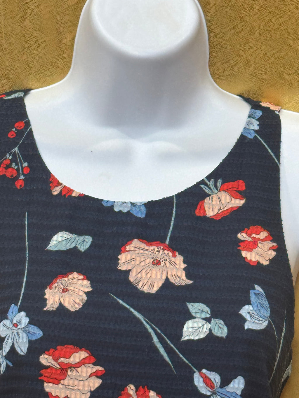 Jones New York Floral Sleeveless Blouse Size Small Navy Blue Textured Lined Top