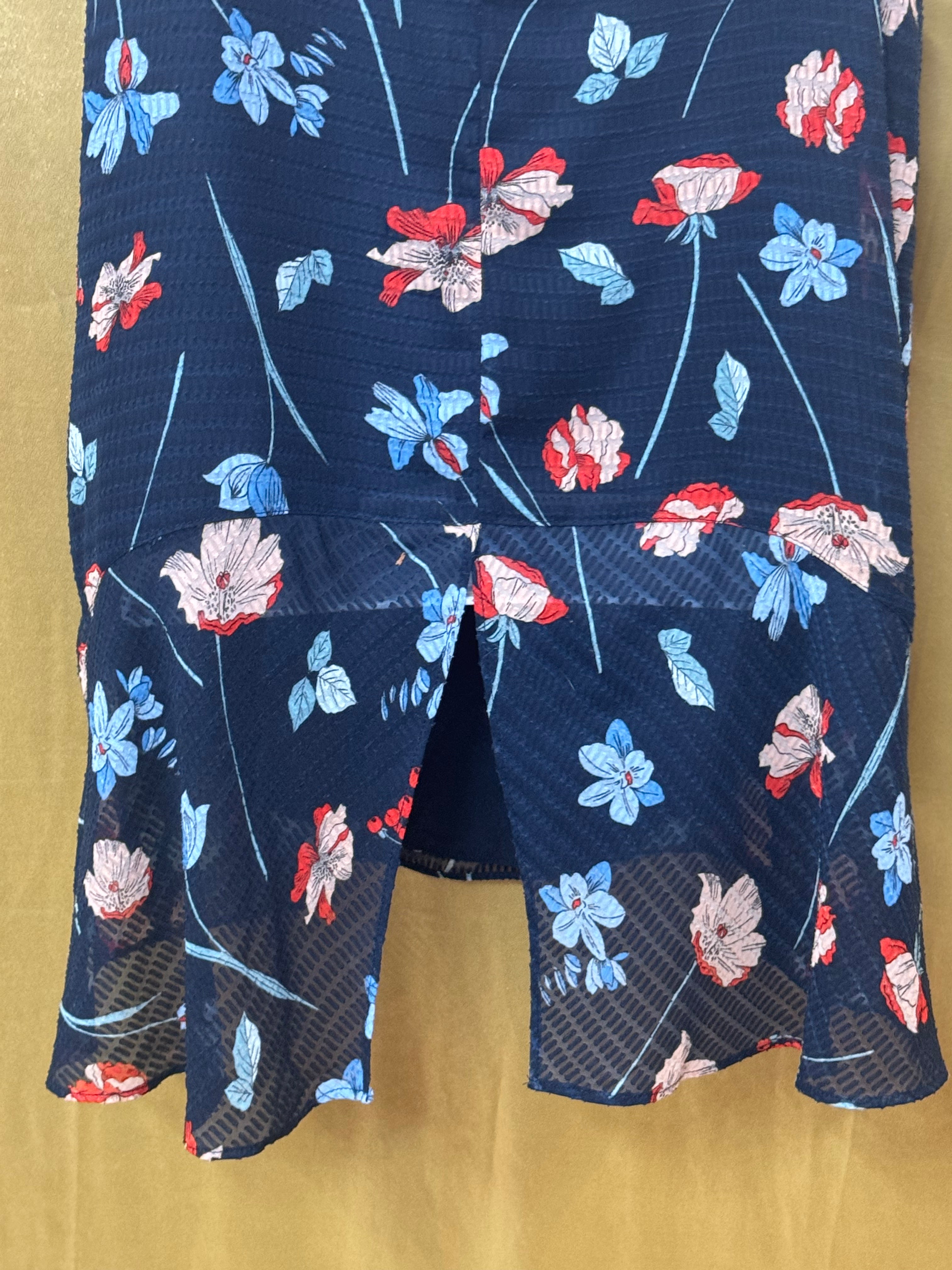 Jones New York Floral Sleeveless Blouse Size Small Navy Blue Textured Lined Top