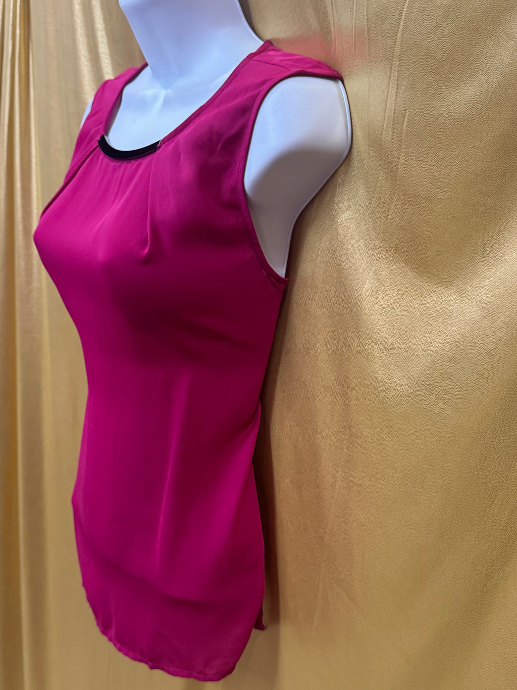 Laundry by Shelli Segal Magenta Sleeveless Pleated Blouse Size Small