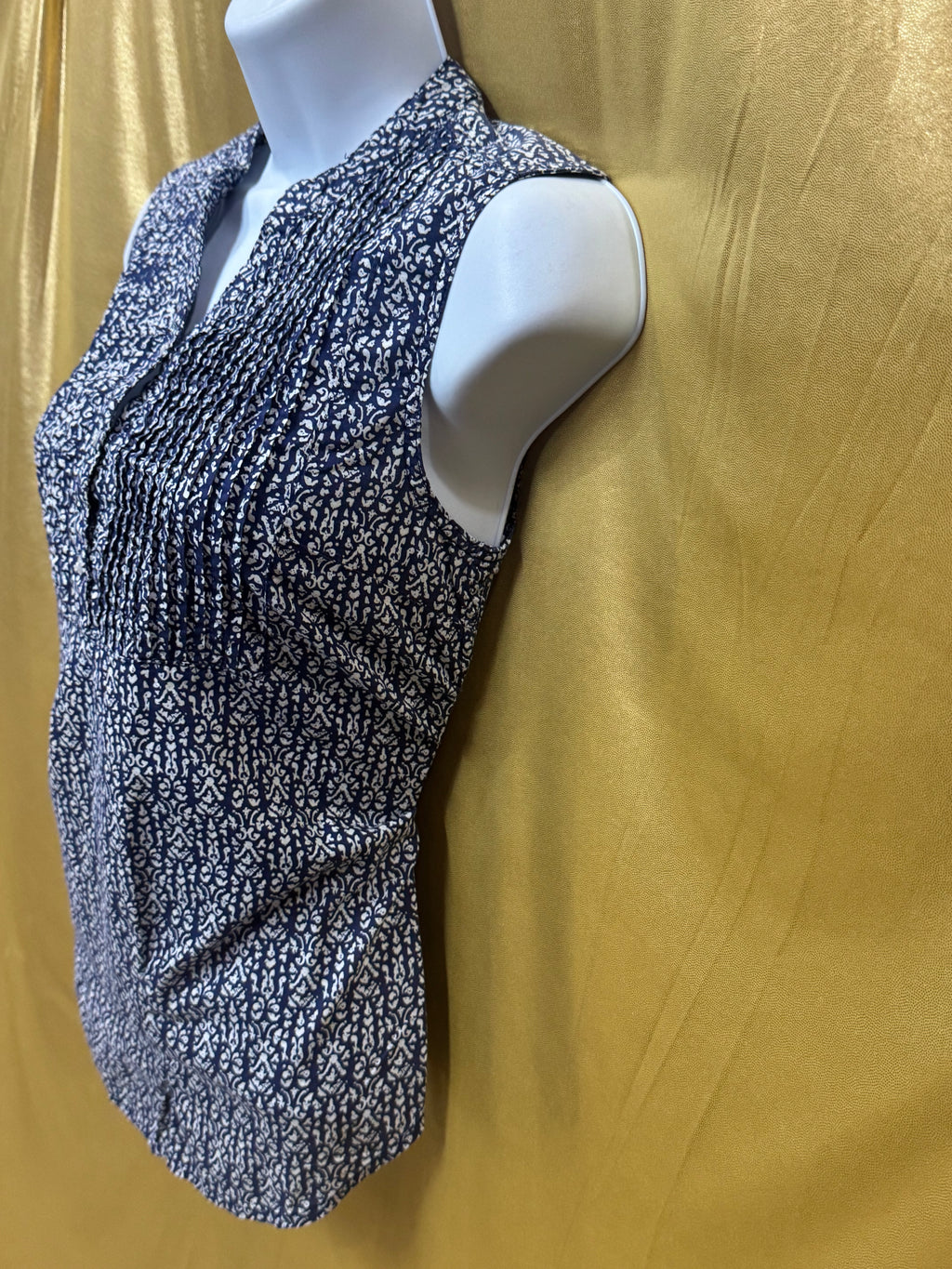 Bit & Bridle Blue & White Cotton Sleeveless Blouse - Size Small