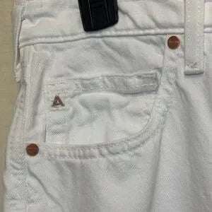 B-253 Ariat NWT White Distressed Ultra High Rise Tomboy Wide Leg Cropped Jeans‎